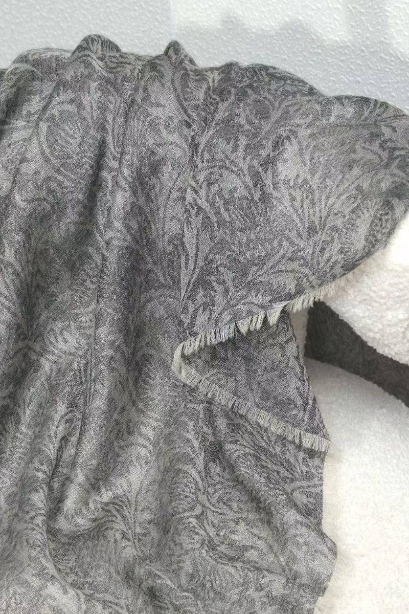Max Simple Thistle Jacquard Cashmere Scarf Charcoal Grey