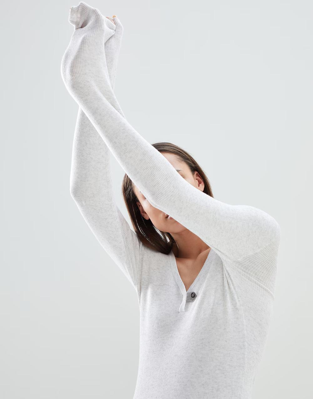 BRUNELLO CUCINELLI WOMEN'S LIGHT GREY RIBBED KNIT TOP