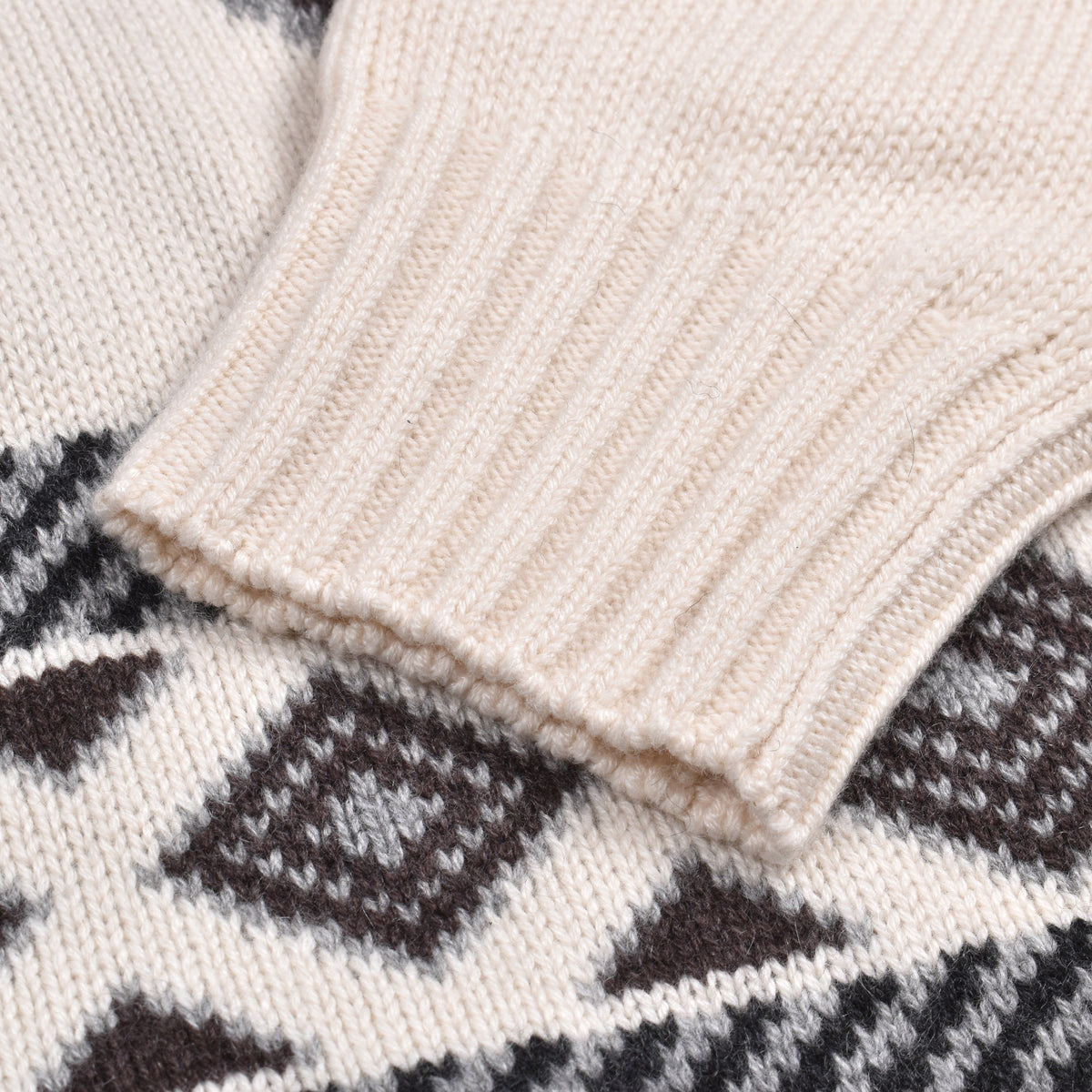 BRUNELLO CUCINELLI MEN'S WHITE BLACK CASHMERE PATTERNED TURTLENECK SWEATER