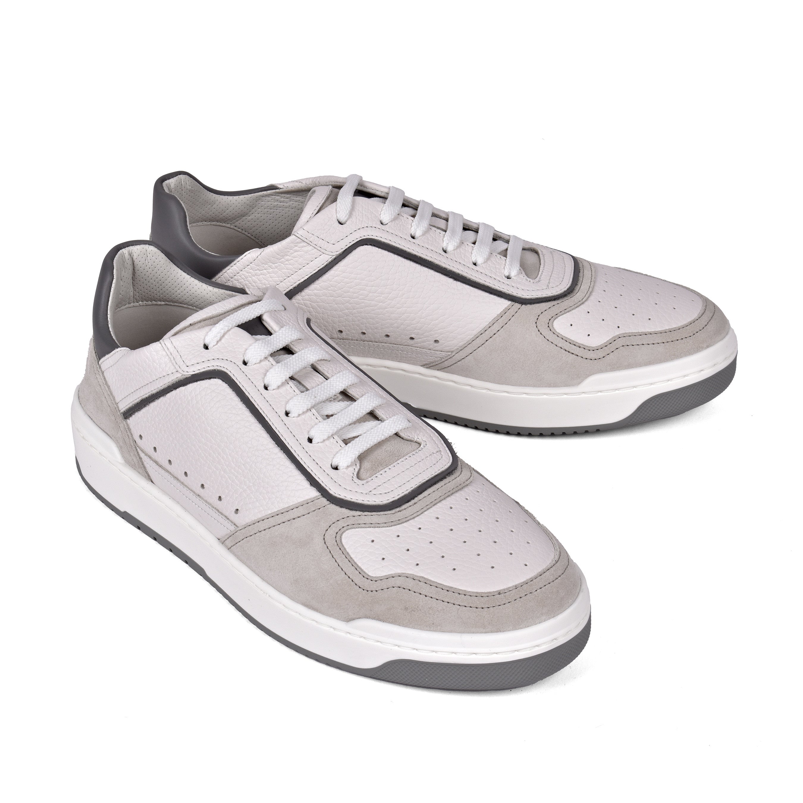 BRUNELLO CUCINELLI MEN'S LIGHT GREY LEATHER SNEAKERS