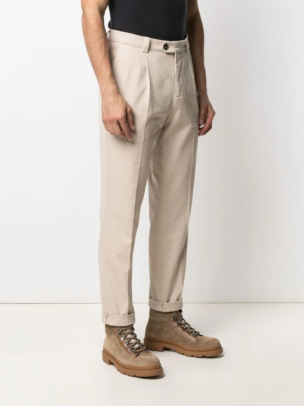 BRUNELLO CUCINELLI MEN'S BEIGE TAILORED TROUSERS WITH CUFFS