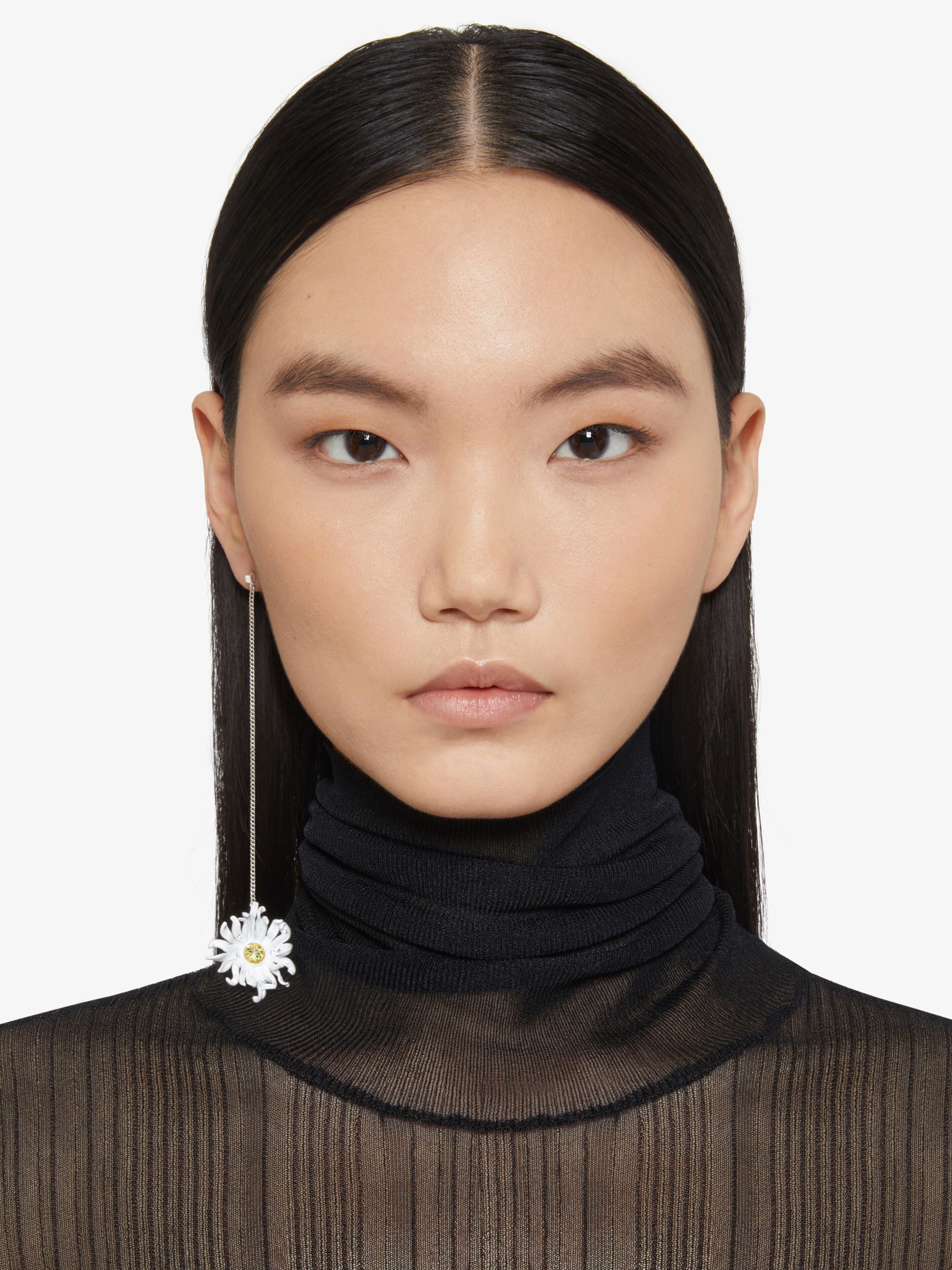 GIVENCHY WOMEN'S DAISY PENDANT CHAIN SINGLE EARRING NWT