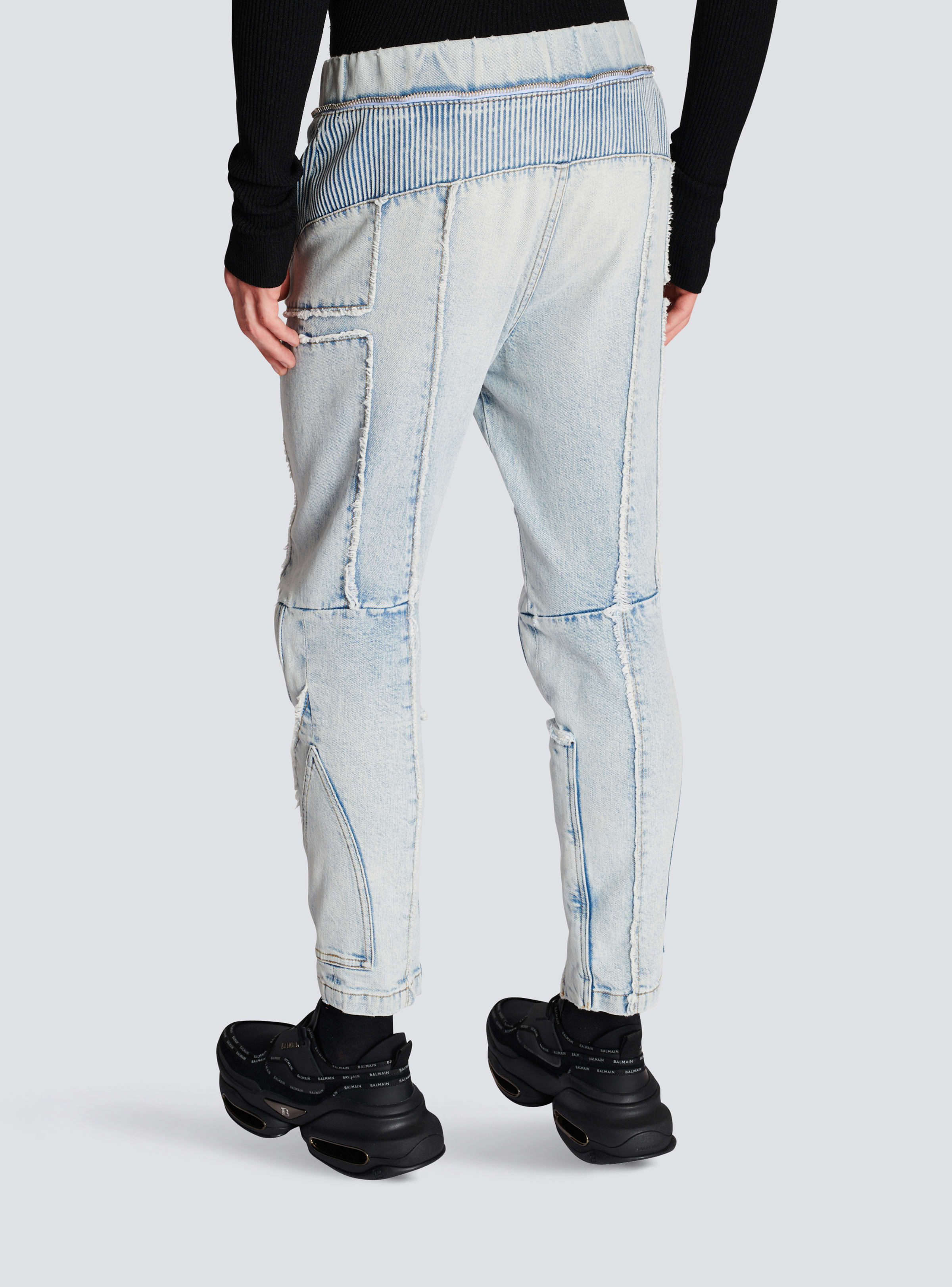 BALMAIN MEN'S LIGHT BLUE TAPERED DENIM PANTS