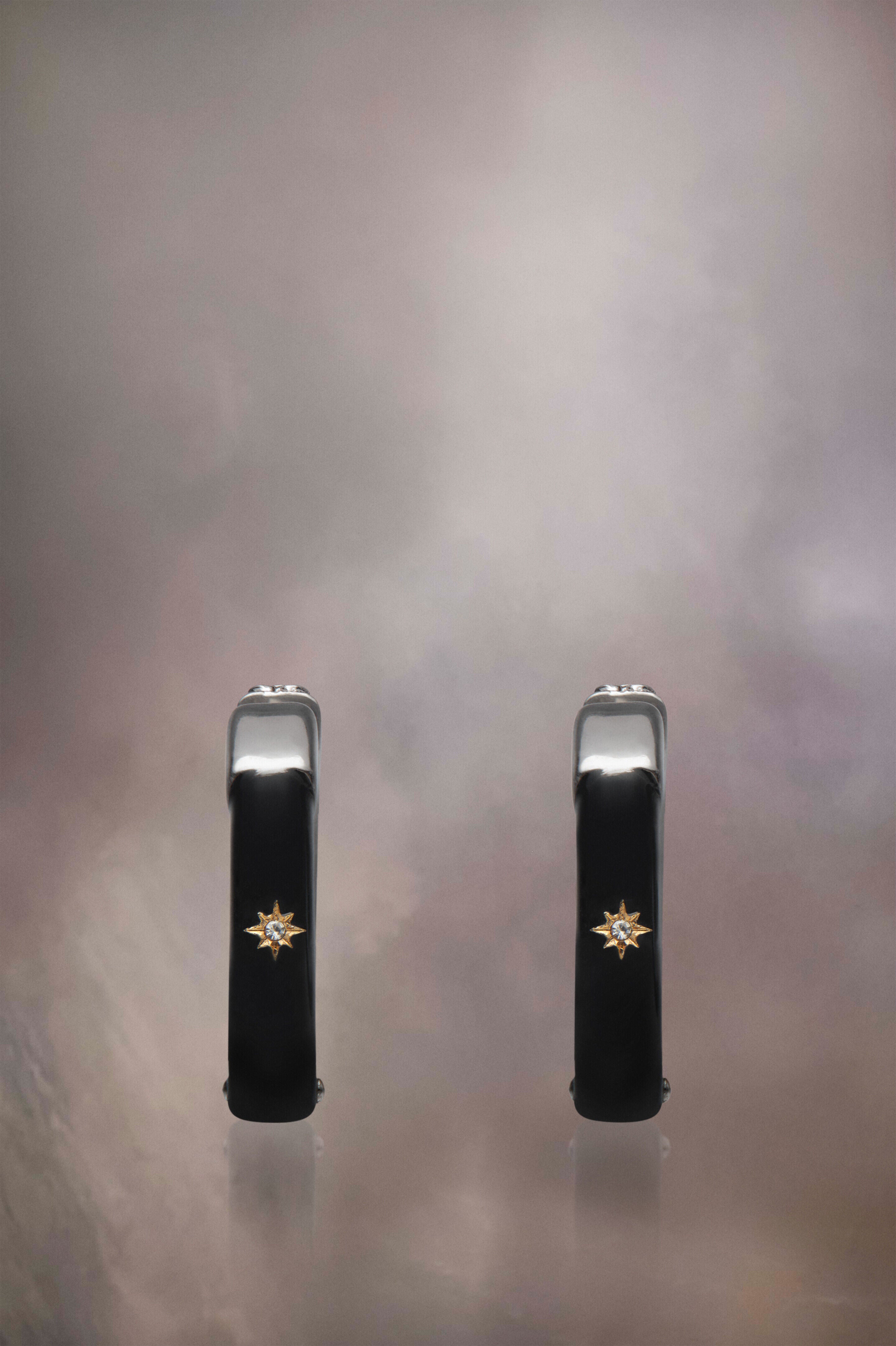 MAISON MARGIELA MEN'S BLACK HOOP EARRINGS WITH STAR DETAIL