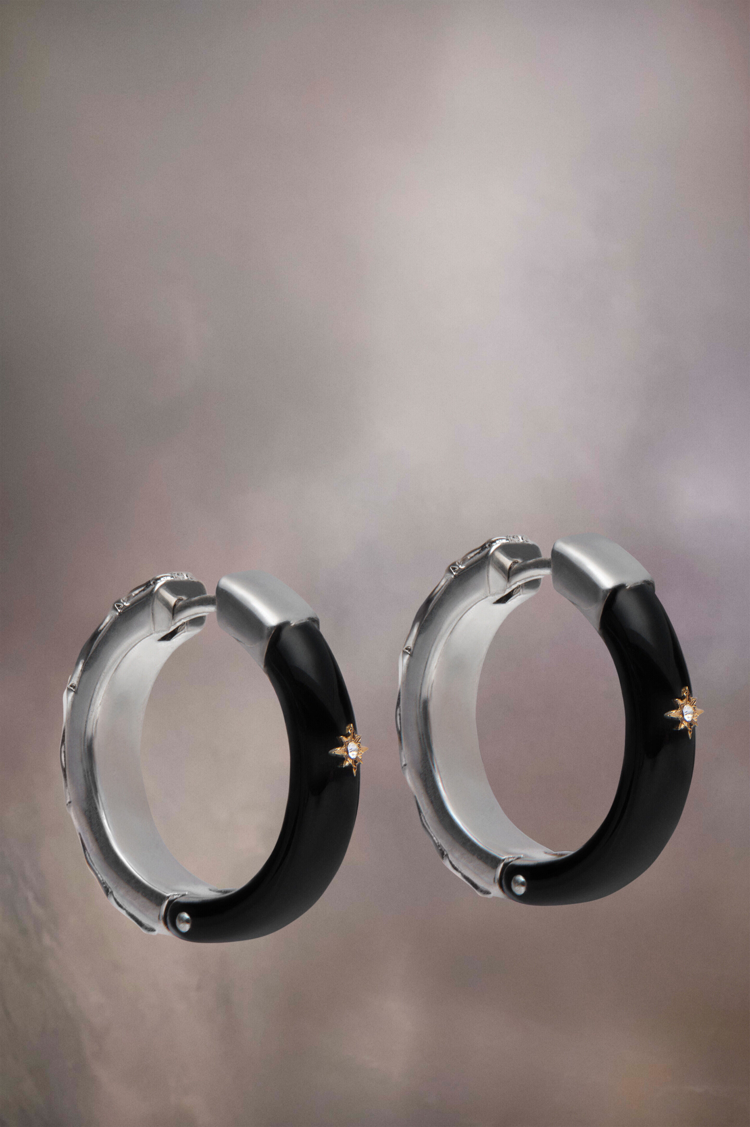 MAISON MARGIELA MEN'S BLACK HOOP EARRINGS WITH STAR DETAIL