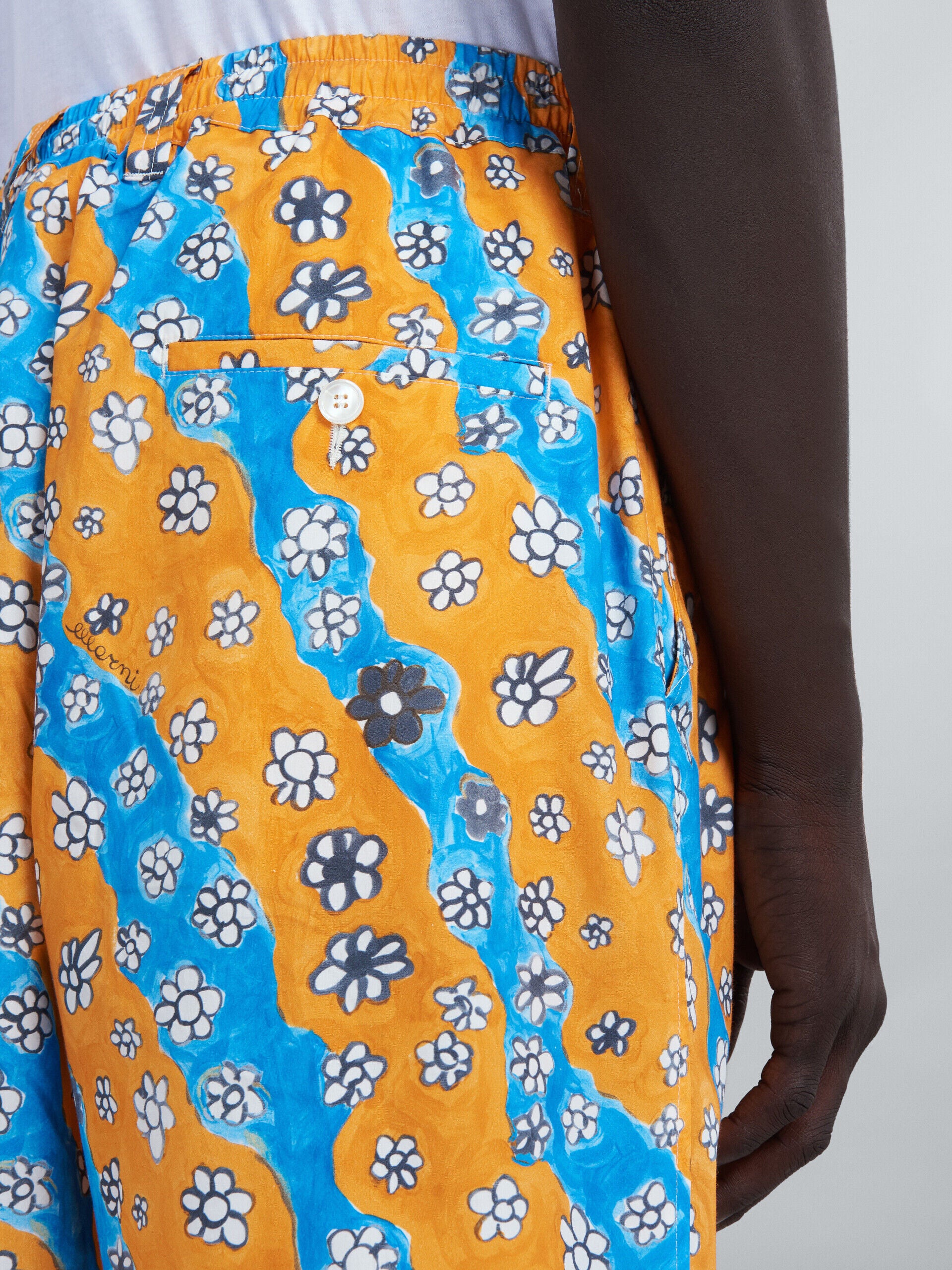 MARNI MEN'S MULTICOLOR FLORAL PATTERNED SHORTS