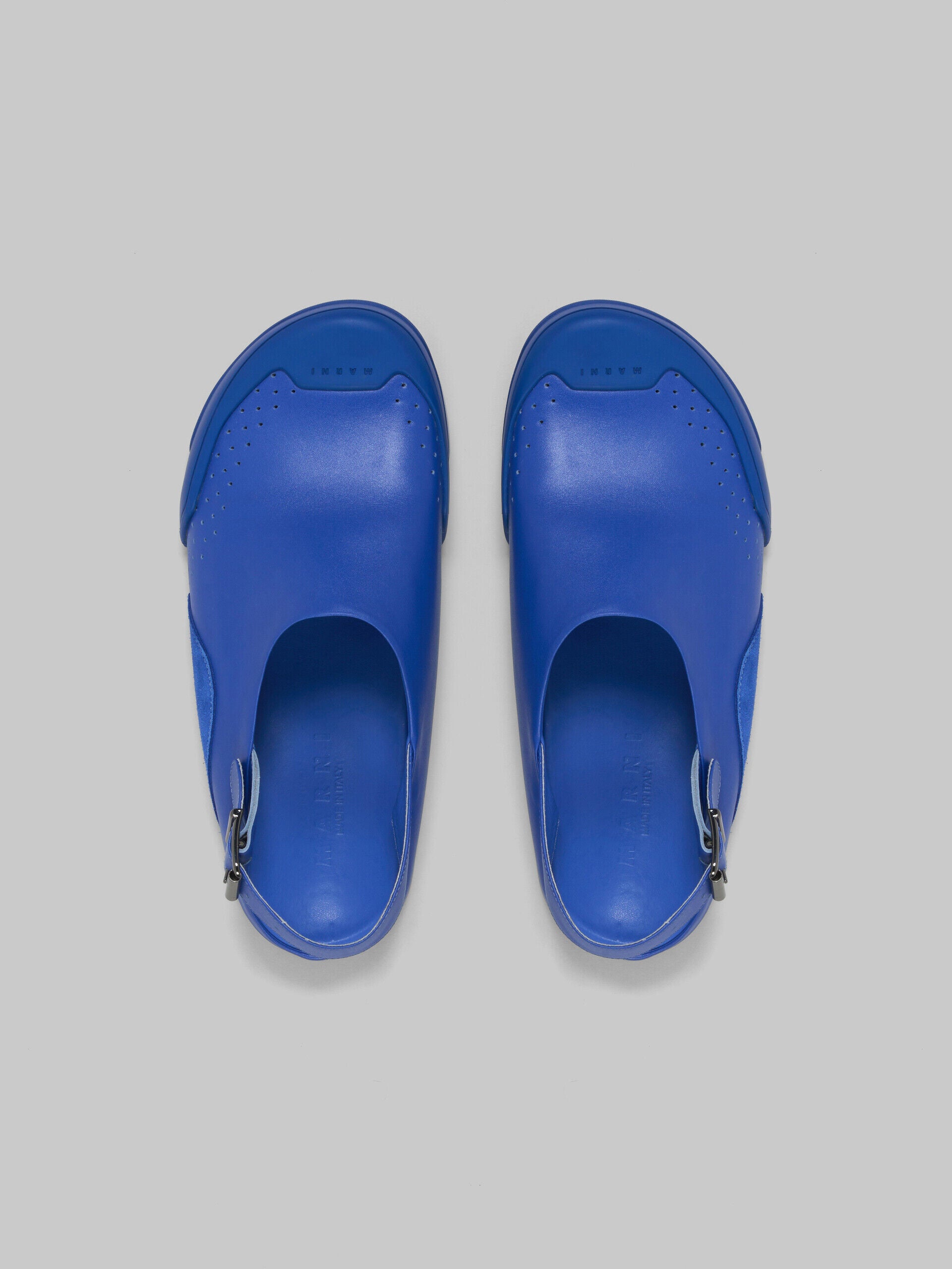 MARNI MEN'S BRIGHT BLUE LEATHER CLOGS
