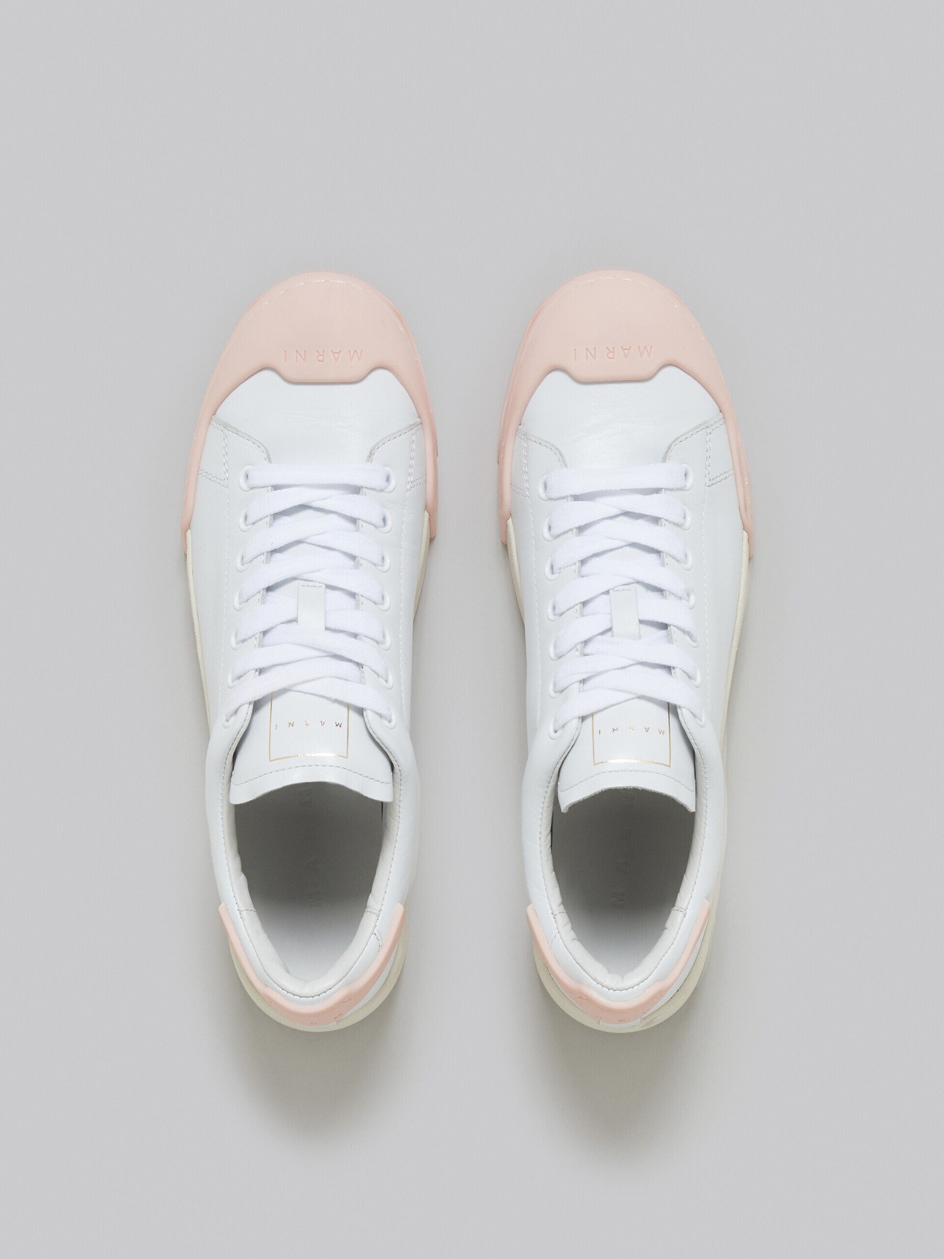 MARNI MEN'S WHITE PINK LEATHER SNEAKERS