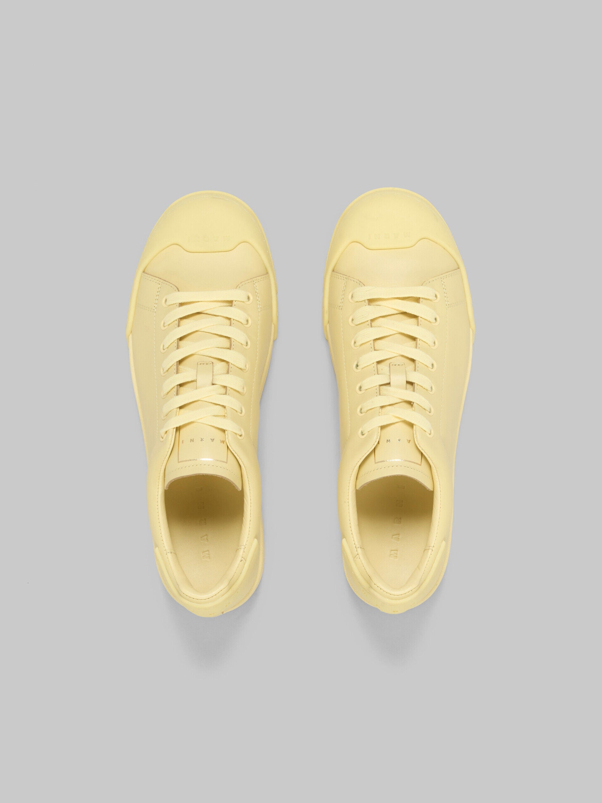 MARNI MEN'S PALE YELLOW LEATHER SNEAKERS