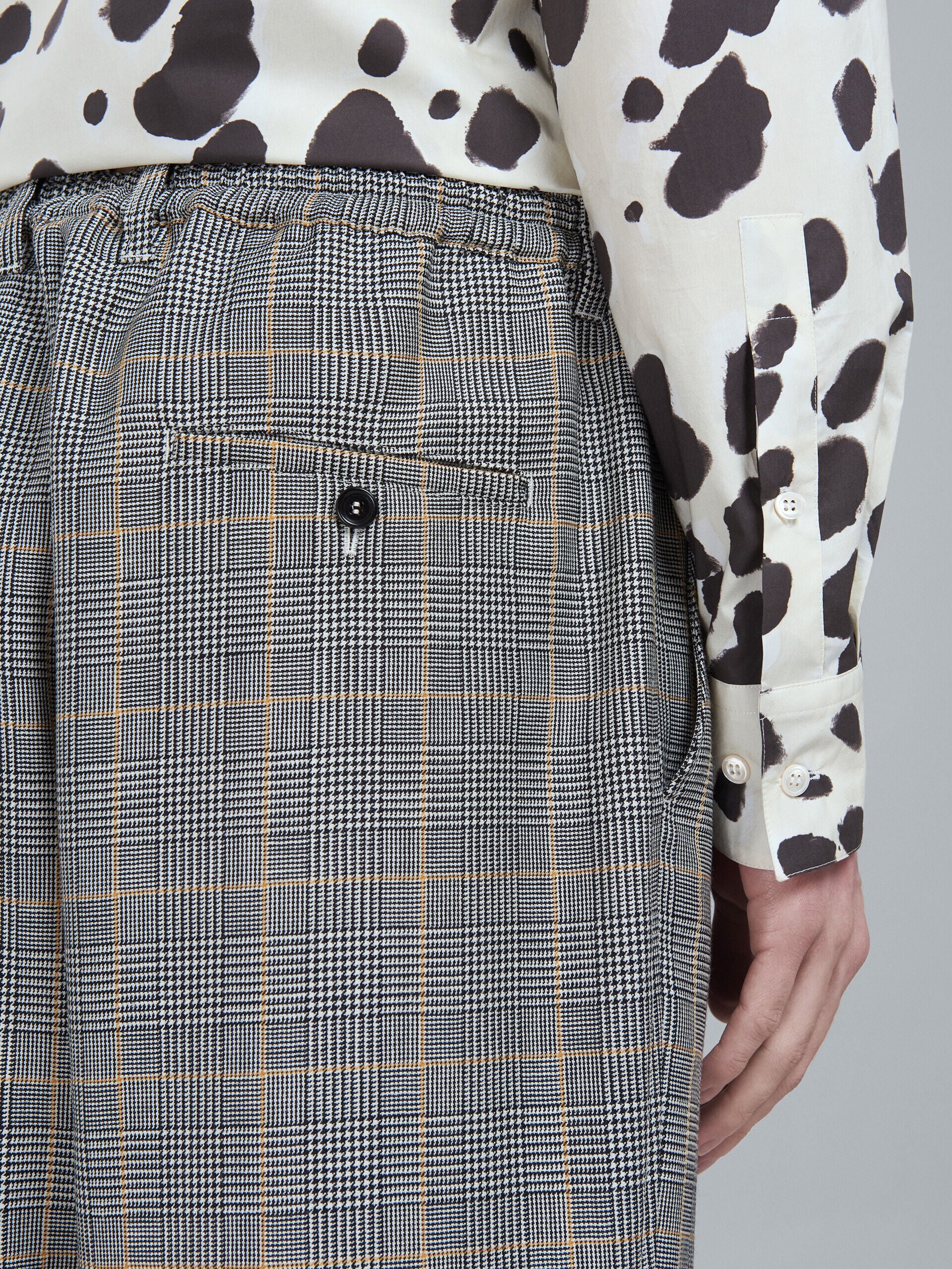 MARNI MEN'S GRAY PLAID PLEATED TROUSERS