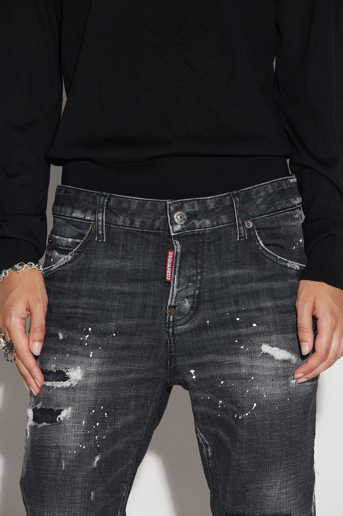 DSQUARED2 WOMEN'S BLACK DISTRESSED CROPPED JEANS