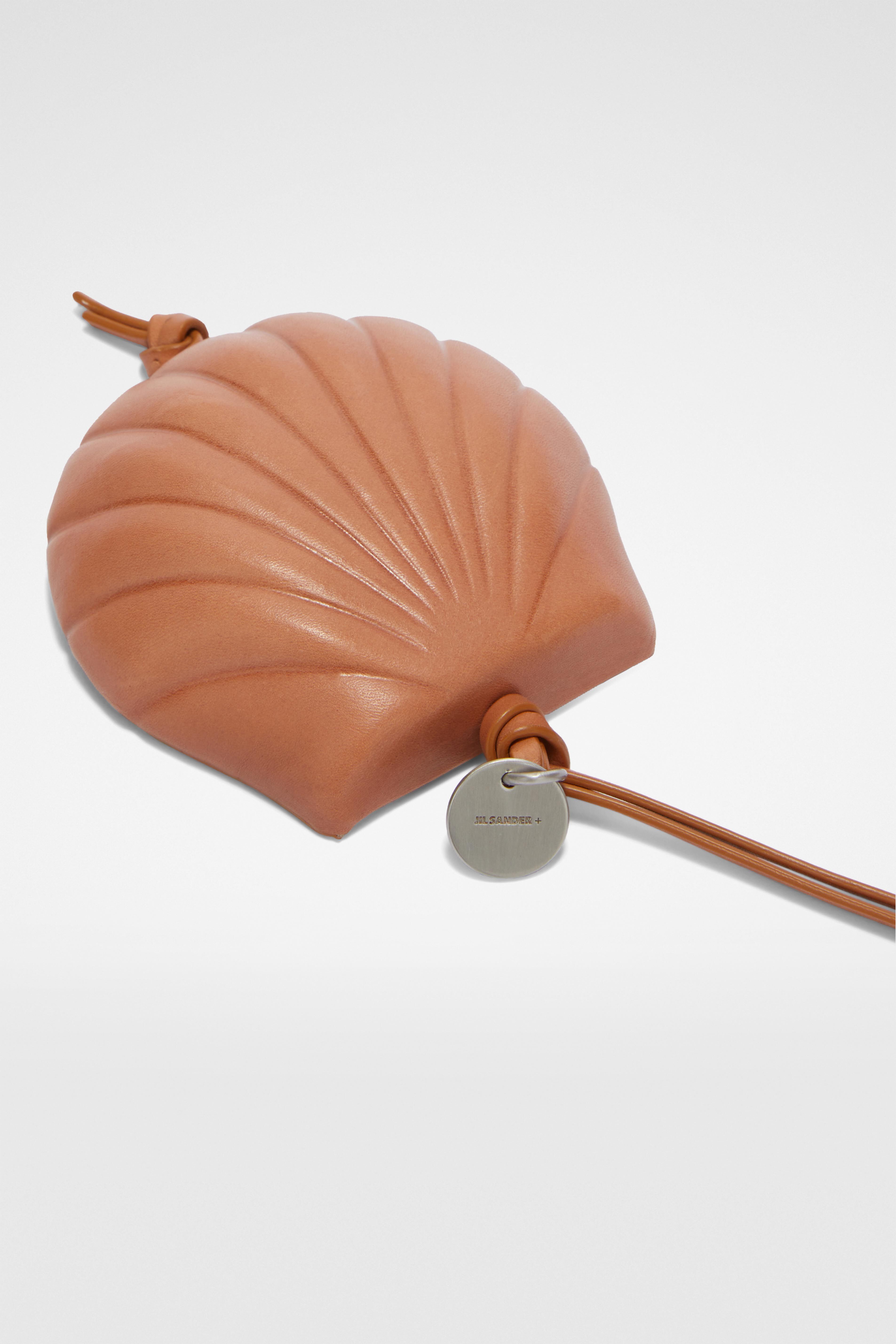 JIL SANDER WOMEN'S TAN LEATHER SHELL-SHAPED POUCH