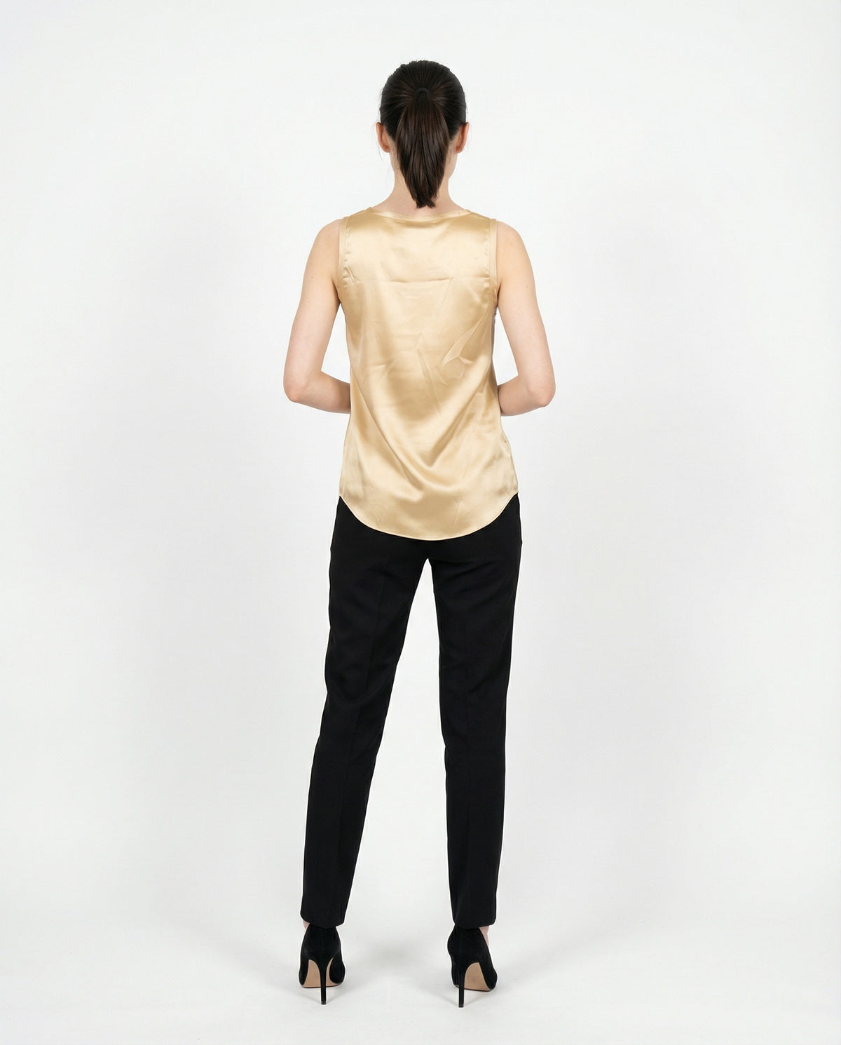 BRUNELLO CUCINELLI WOMEN'S LIGHT BEIGE SILK TANK SHIRT