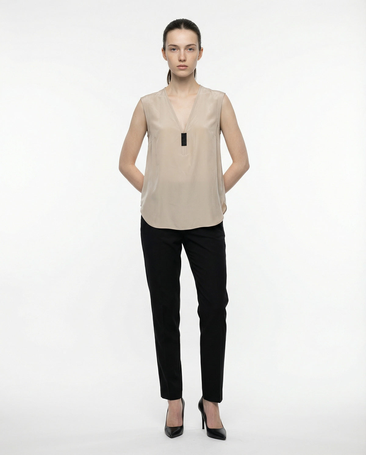 BRUNELLO CUCINELLI WOMEN'S SAND SILK SLEEVELESS SHIRT