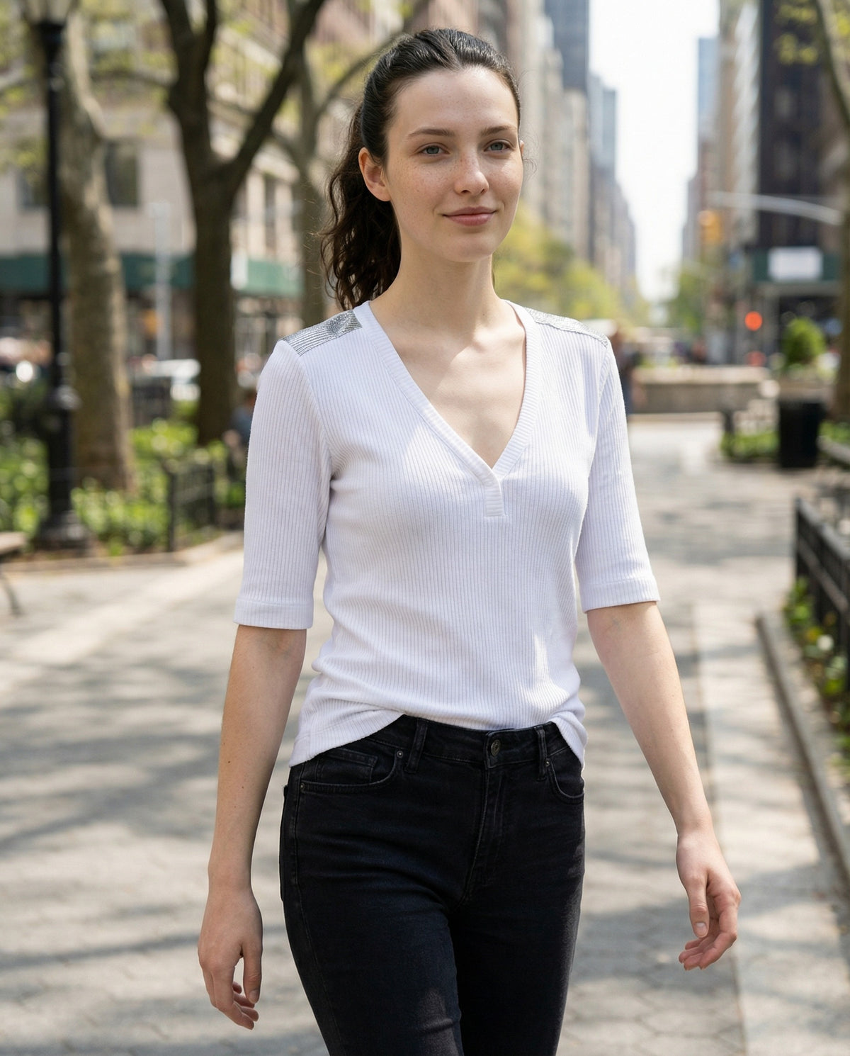 BRUNELLO CUCINELLI WOMEN'S WHITE RIBBED V NECK SHIRT