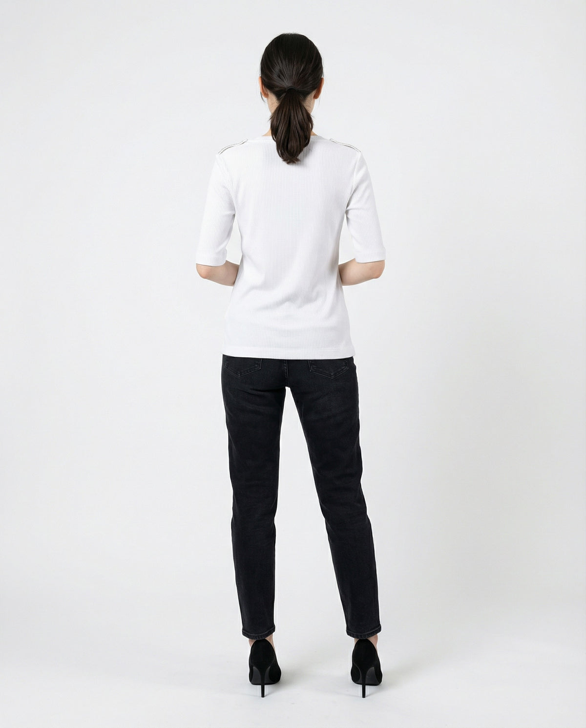 BRUNELLO CUCINELLI WOMEN'S WHITE RIBBED V NECK SHIRT