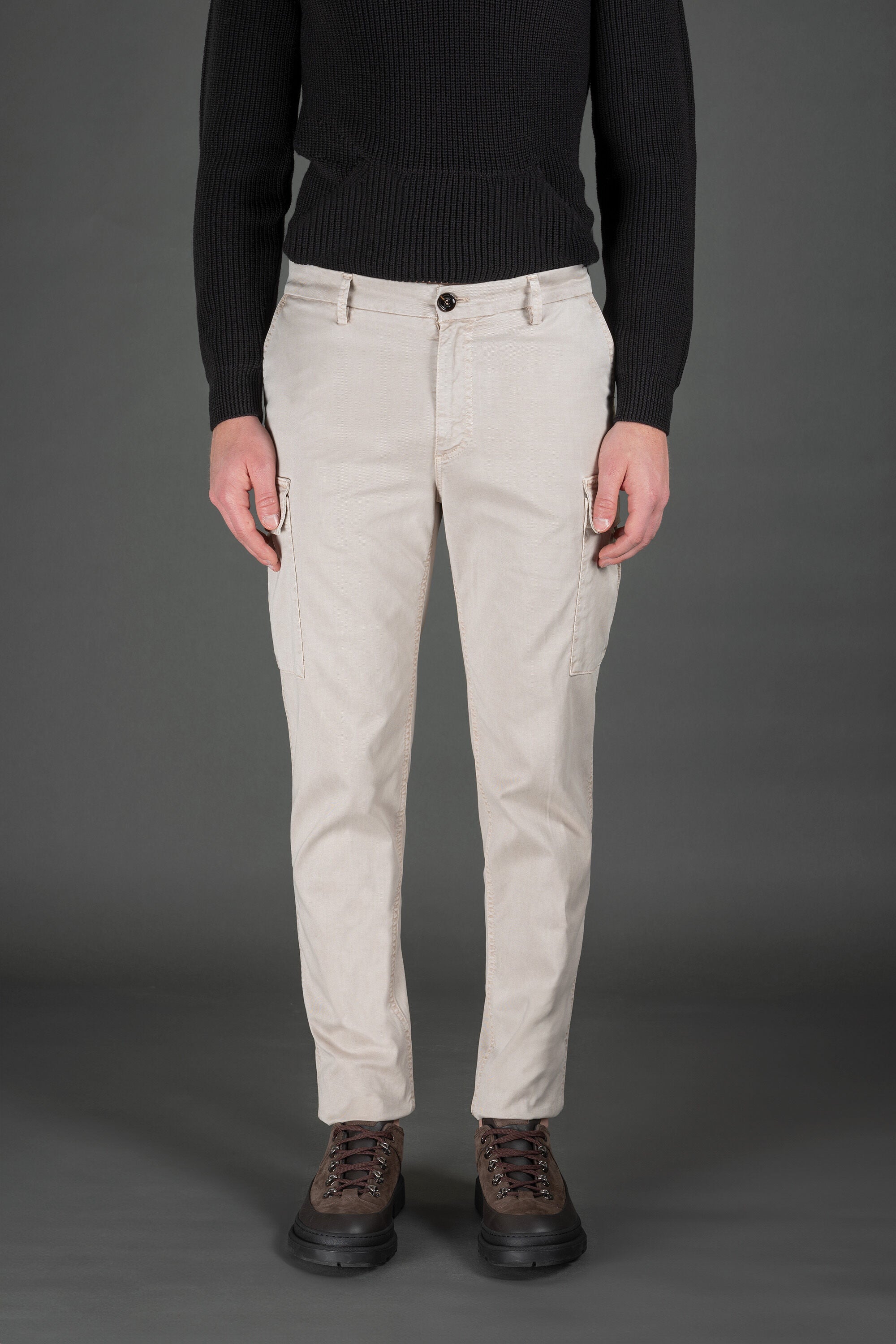 MOORER MEN'S ALMOND TAILORED CARGO TROUSERS