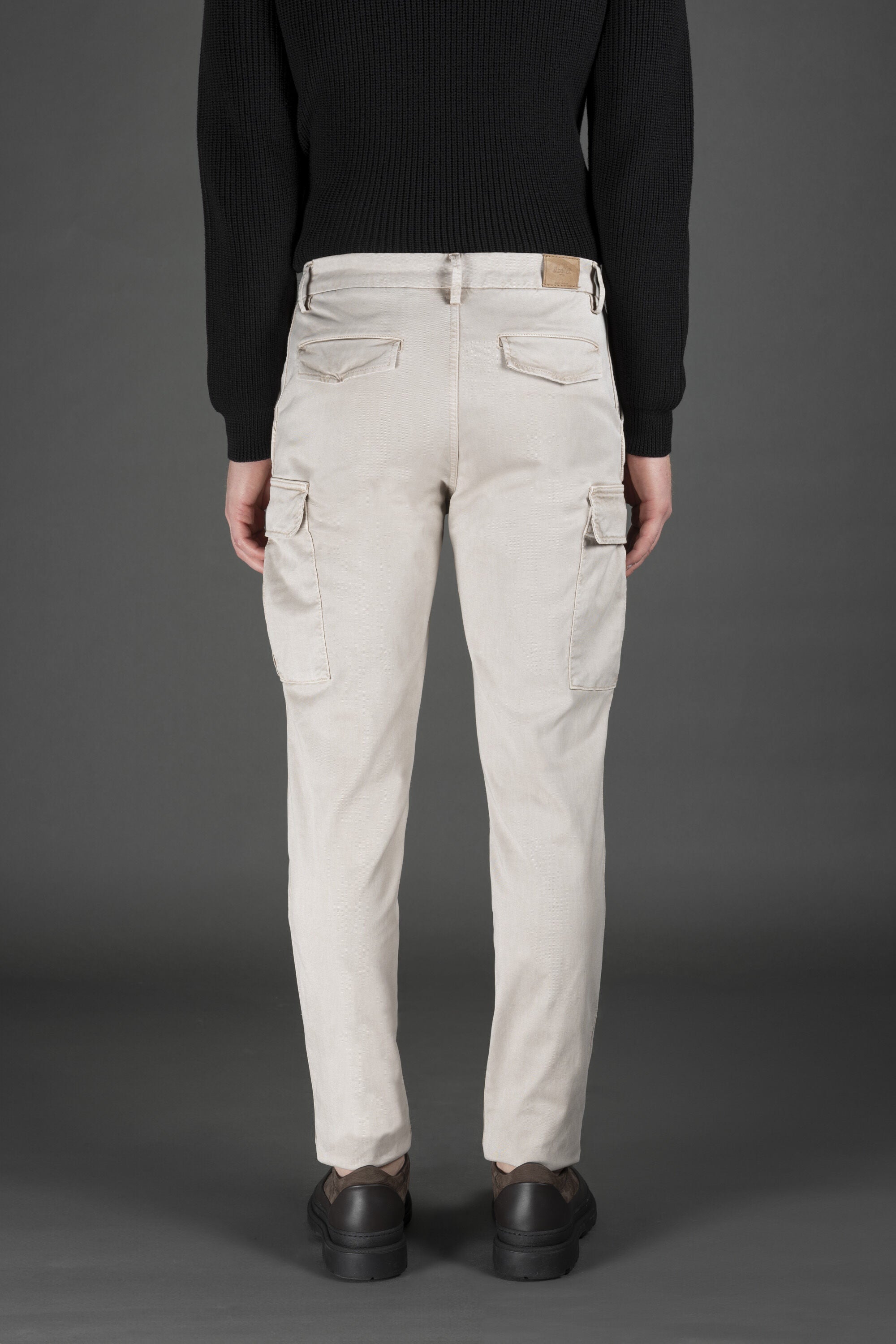 MOORER MEN'S ALMOND TAILORED CARGO TROUSERS