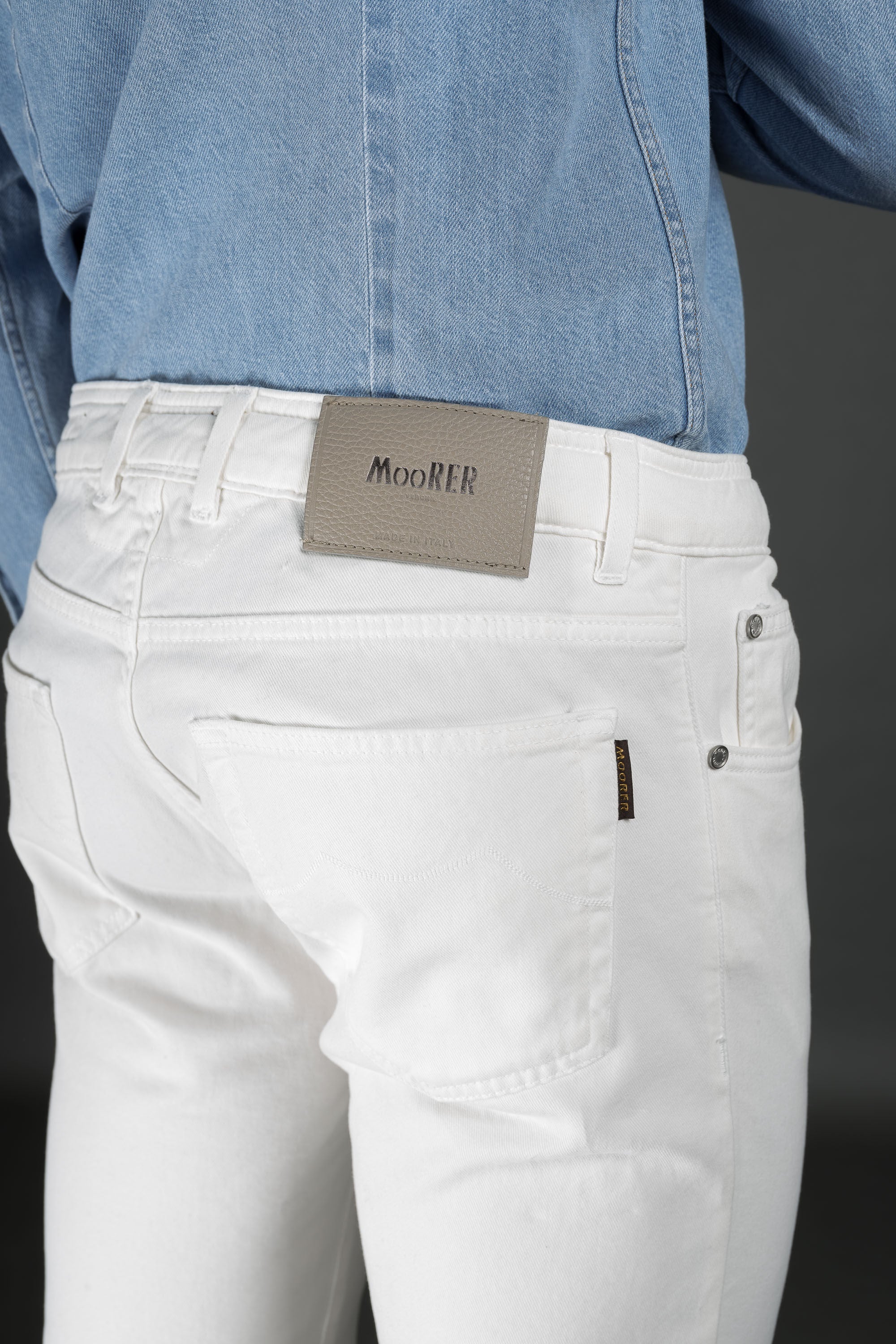 MOORER MEN'S WHITE SLIM FIT TROUSERS