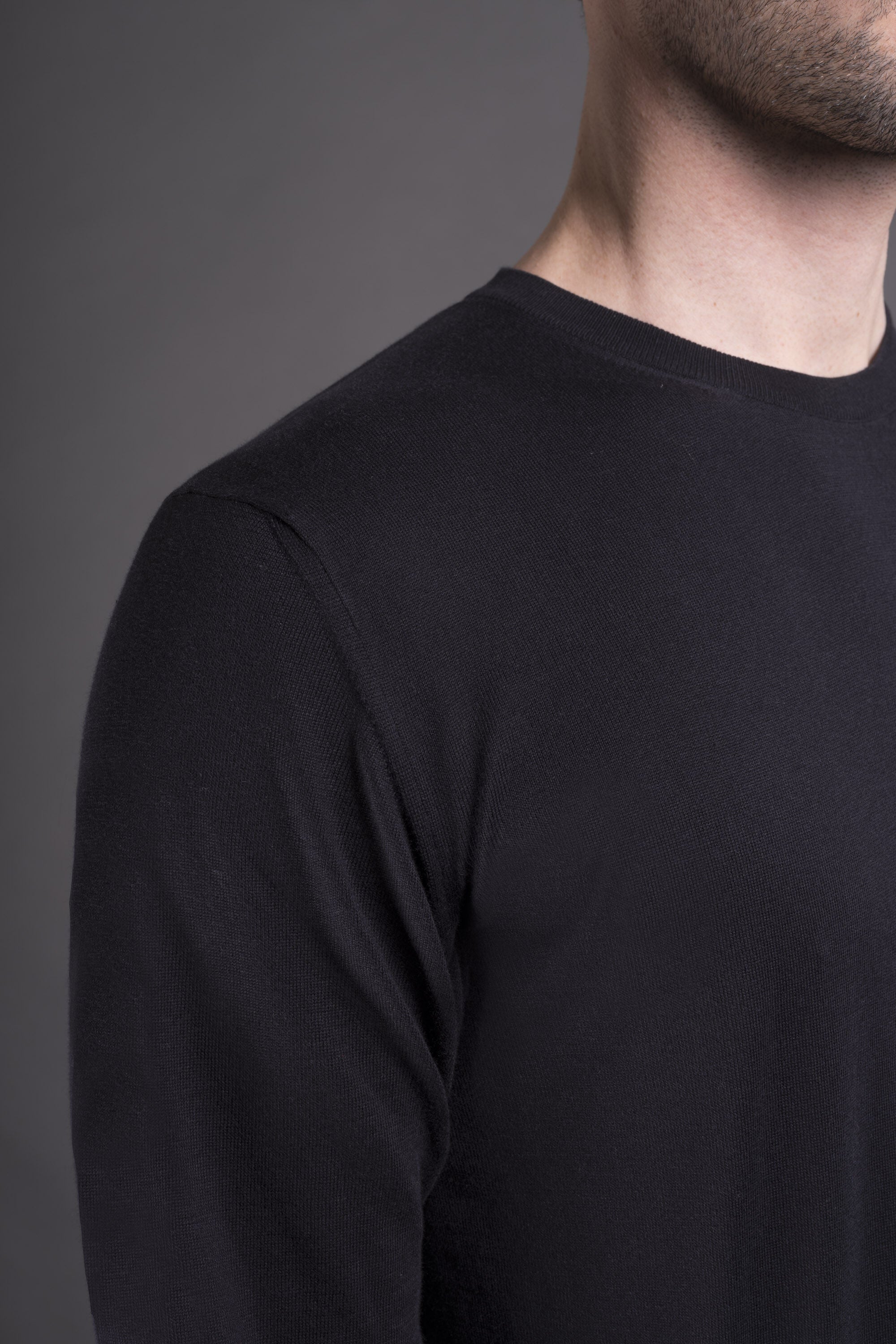 MOORER MEN'S BLACK CREW NECK SWEATER