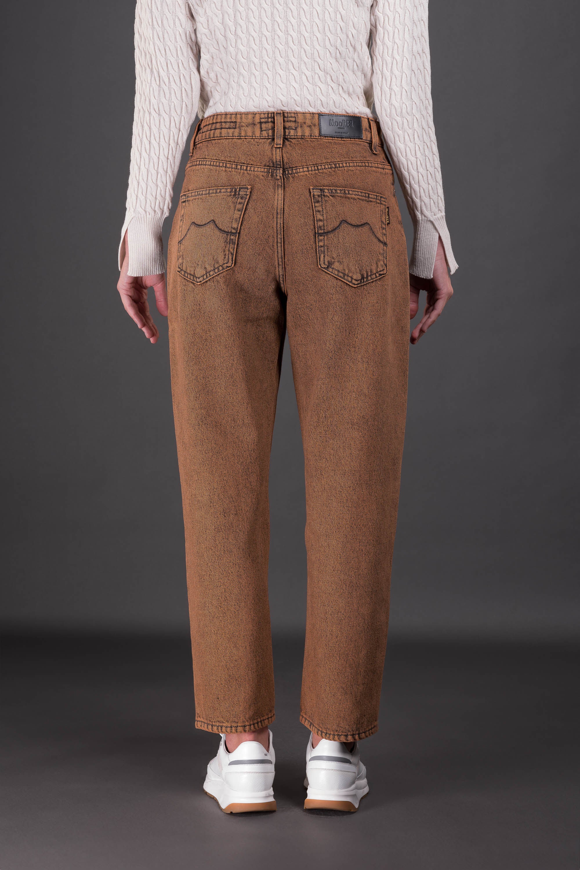 MOORER WOMEN'S BROWN STRAIGHT-LEG DENIM TROUSERS