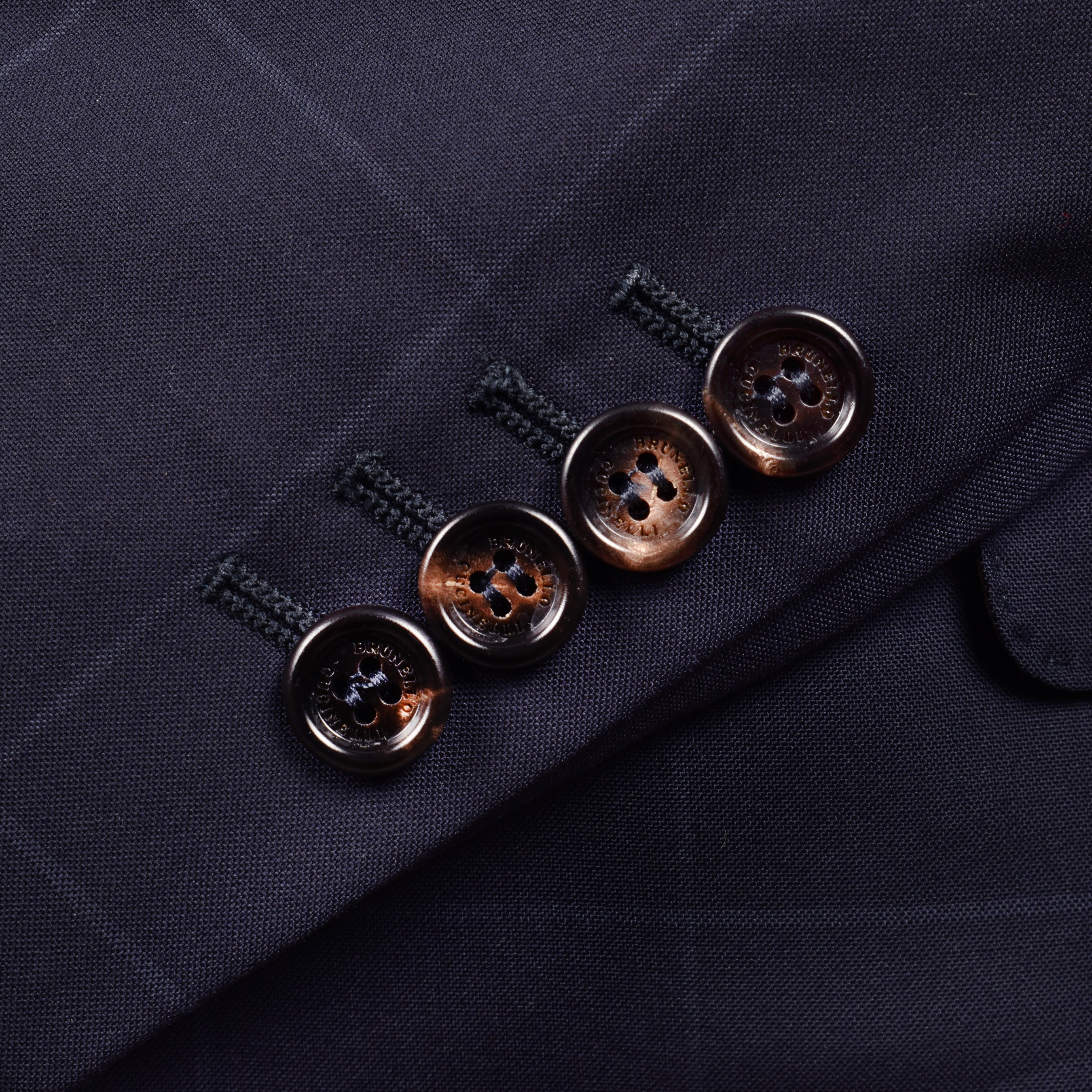 BRUNELLO CUCINELLI MEN'S NAVY VIRGIN WOOL THREE-BUTTON SUIT