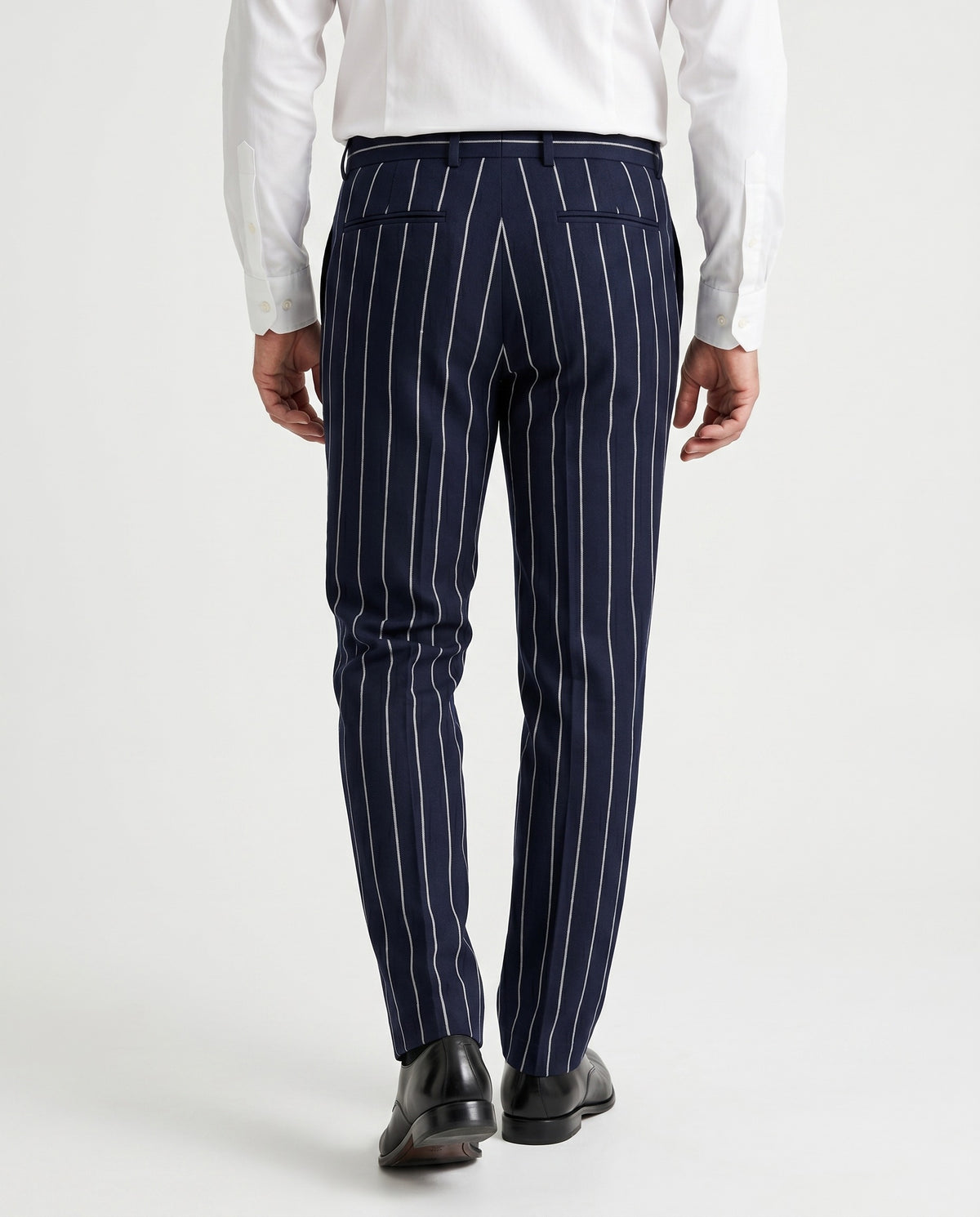 BRUNELLO CUCINELLI MEN'S NAVY STRIPED LINEN TROUSERS