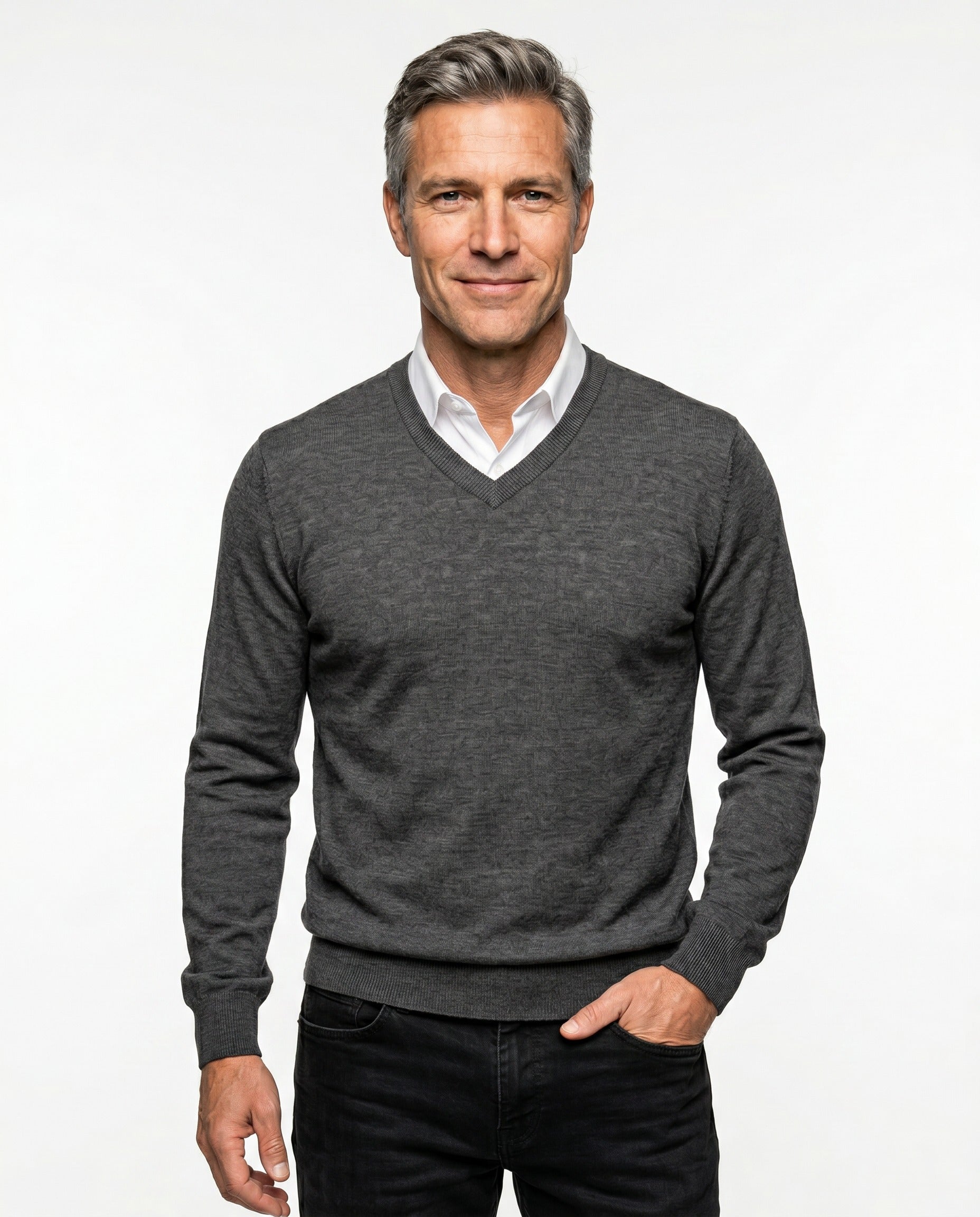 BRUNELLO CUCINELLI MEN'S GRAY VIRGIN WOOL V-NECK SWEATER