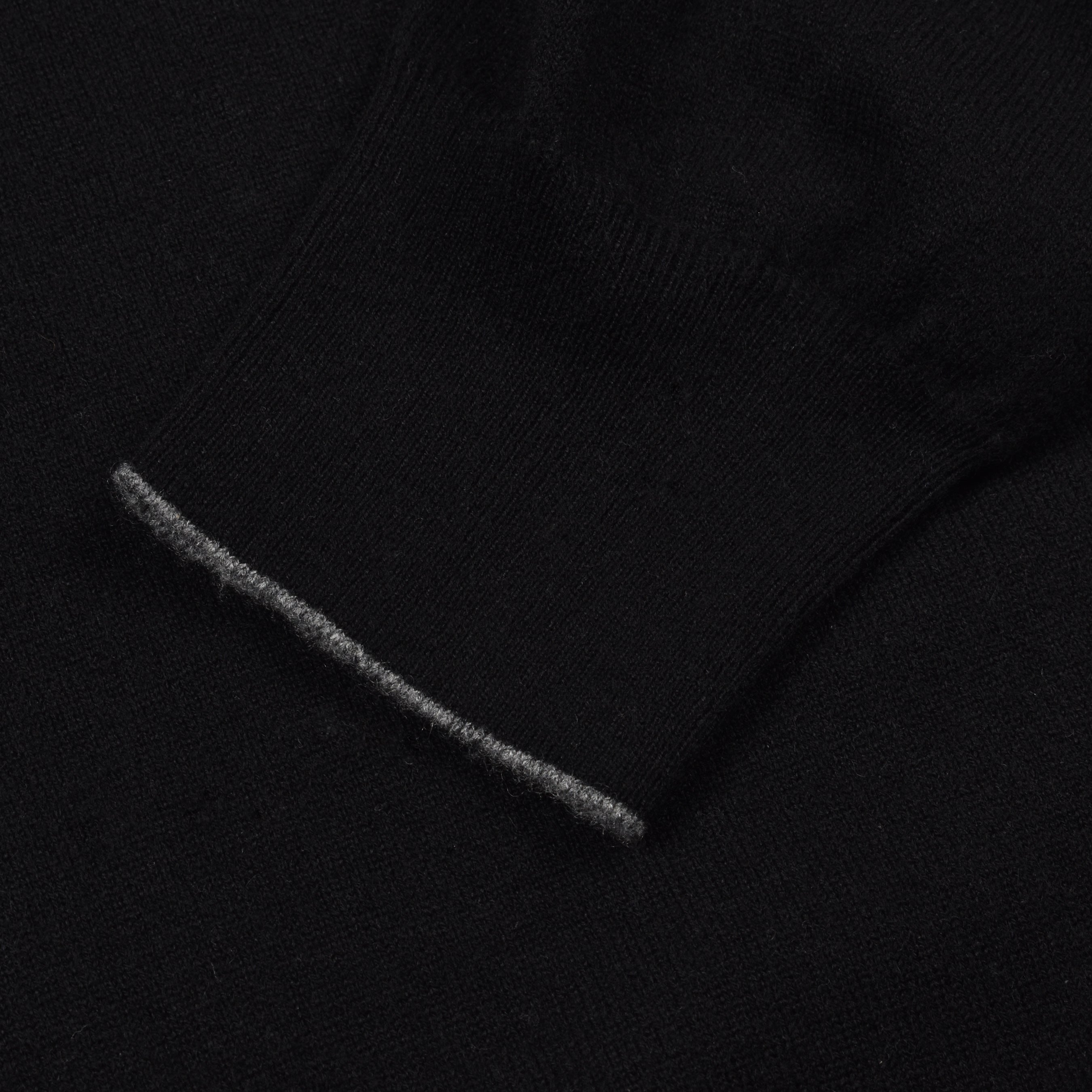 BRUNELLO CUCINELLI MEN'S BLACK CASHMERE CREW NECK SWEATER