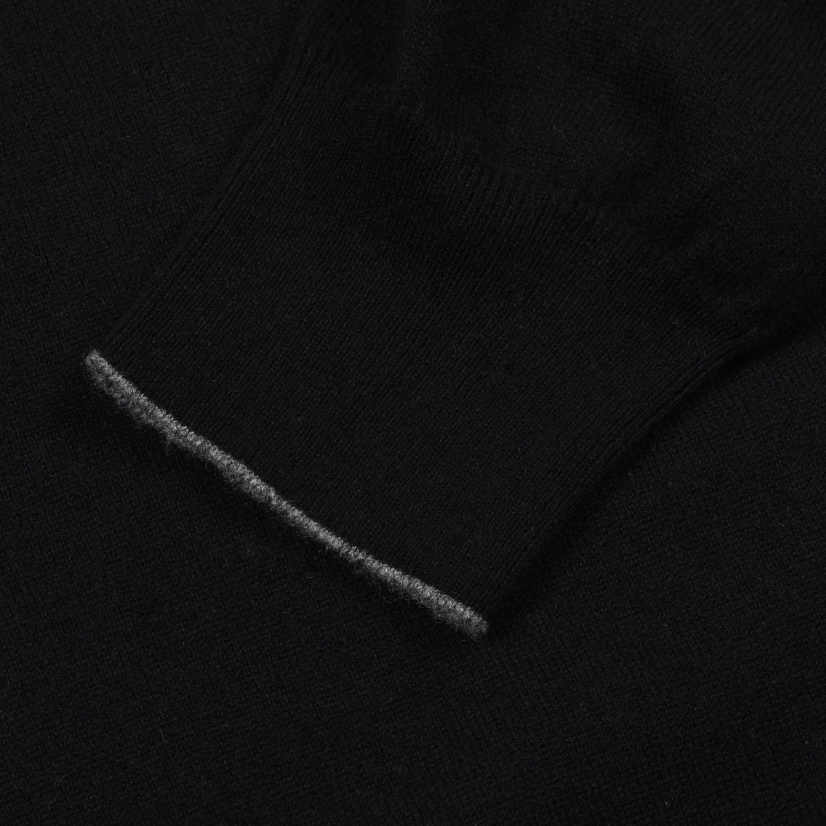 BRUNELLO CUCINELLI MEN'S BLACK CASHMERE CREW NECK SWEATER
