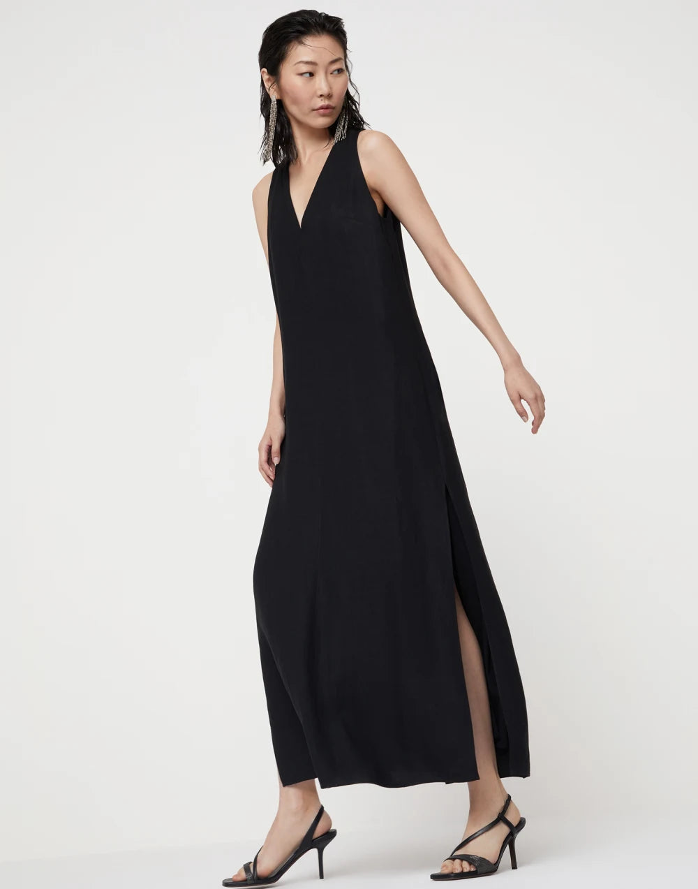 BRUNELLO CUCINELLI WOMEN'S BLACK SLEEVELESS V NECK LINEN BLEND DRESS