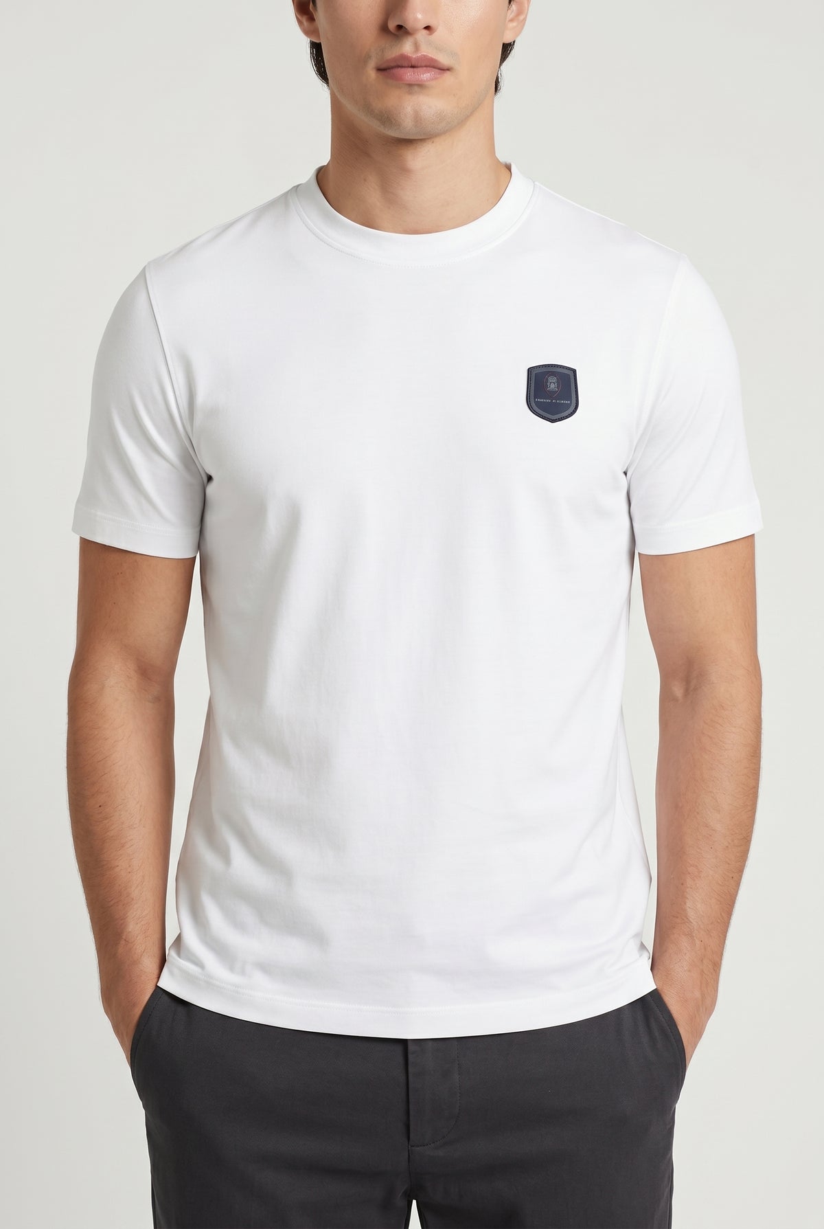 BRUNELLO CUCINELLI MEN'S WHITE CREW NECK T-SHIRT WITH EMBLEM