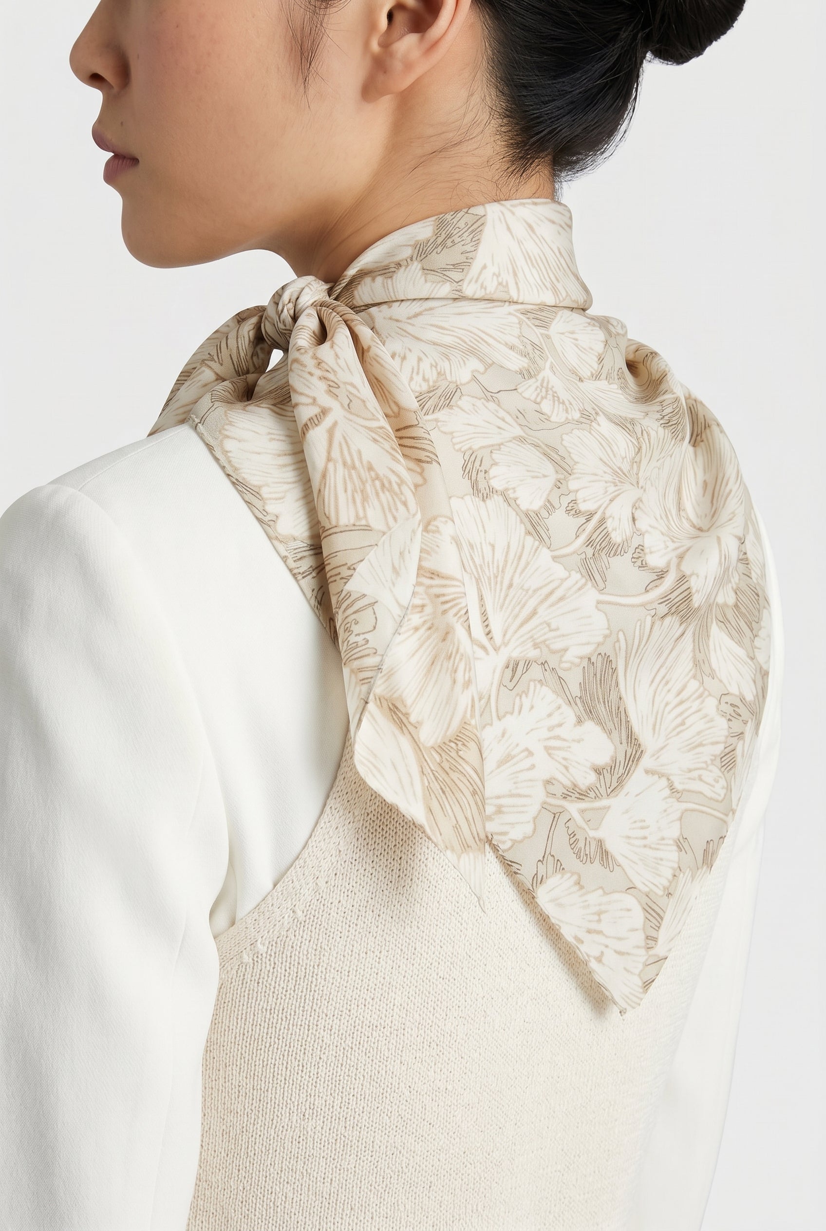 BRUNELLO CUCINELLI WOMEN'S BEIGE SILK FLORAL PRINT SCARF