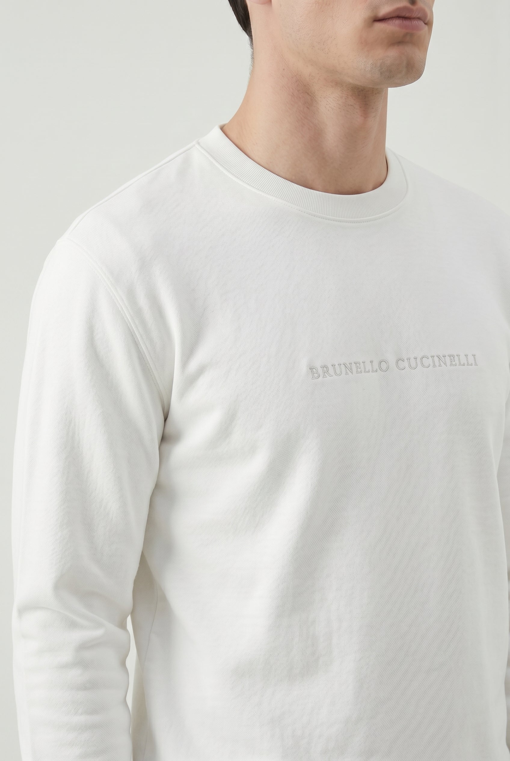 BRUNELLO CUCINELLI MEN'S WHITE COTTON CREWNECK SWEATER