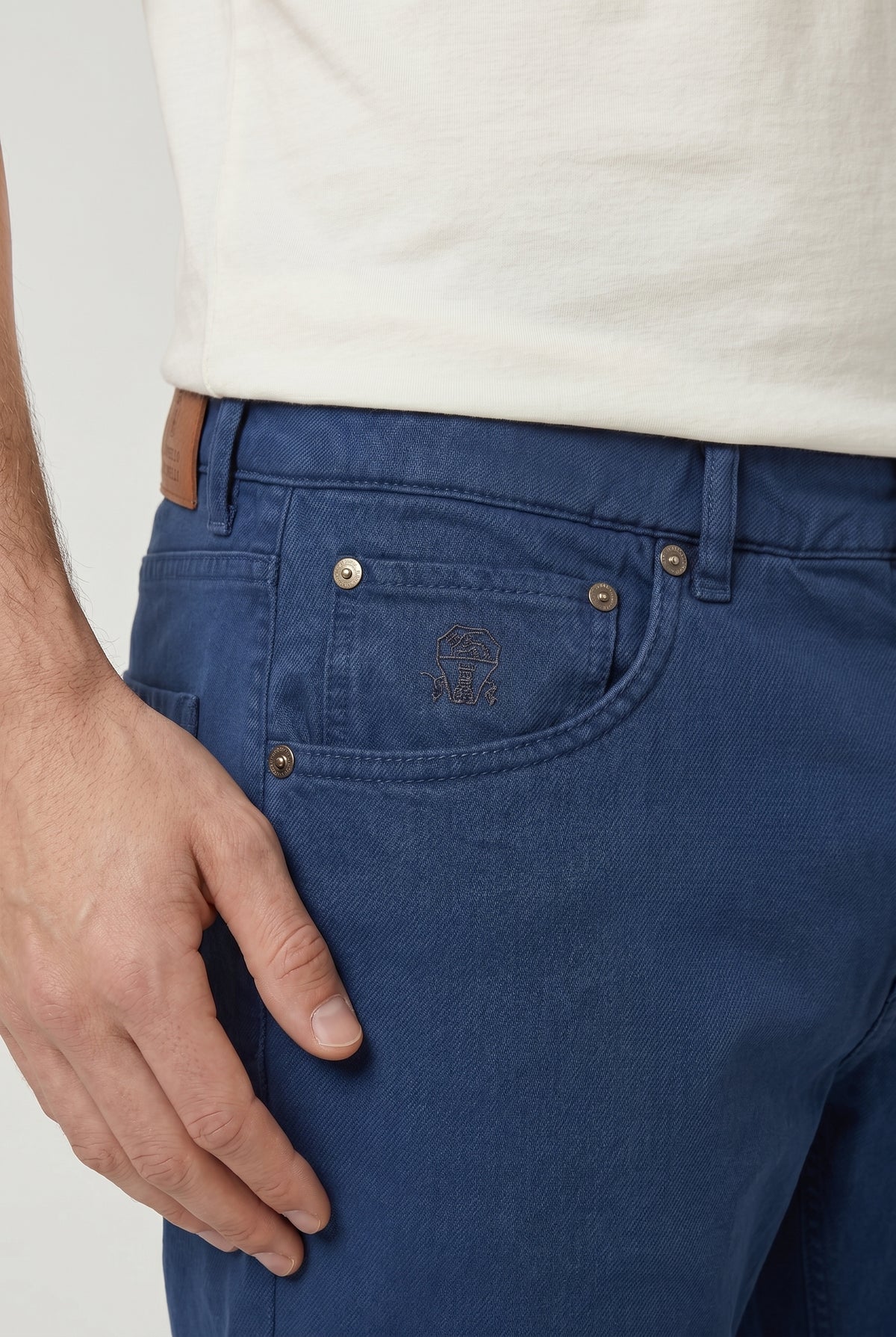 BRUNELLO CUCINELLI MEN'S BLUE LEISURE FIT TROUSERS