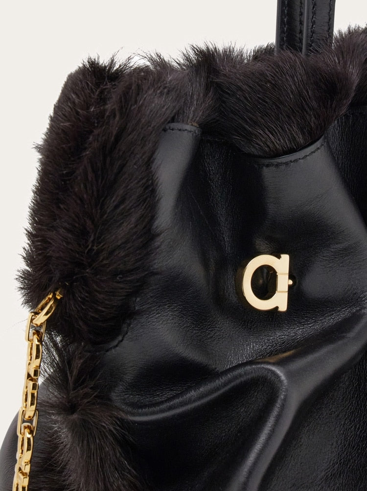 FERRAGAMO WOMEN'S BLACK CALF LEATHER BAG