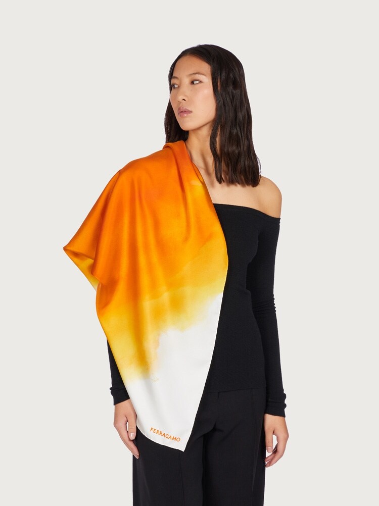 FERRAGAMO WOMEN'S SCARF NWT