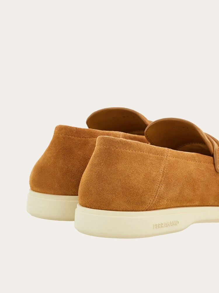 FERRAGAMO MEN'S TAN SUEDE LEATHER LOAFERS