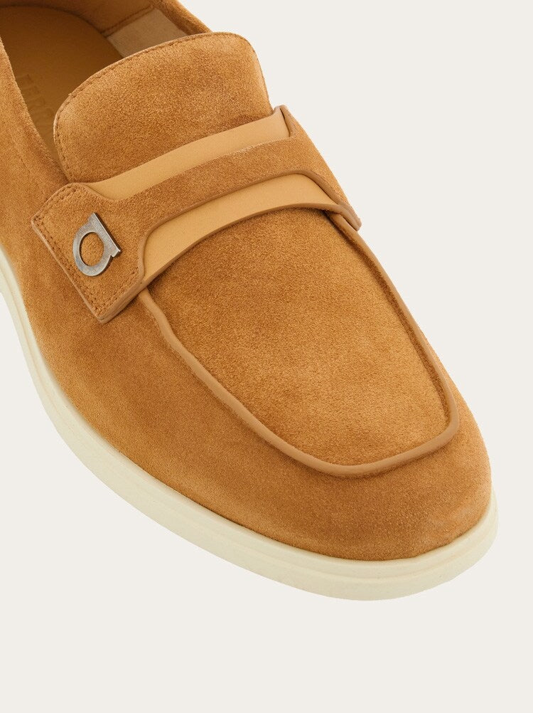 FERRAGAMO MEN'S TAN SUEDE LEATHER LOAFERS