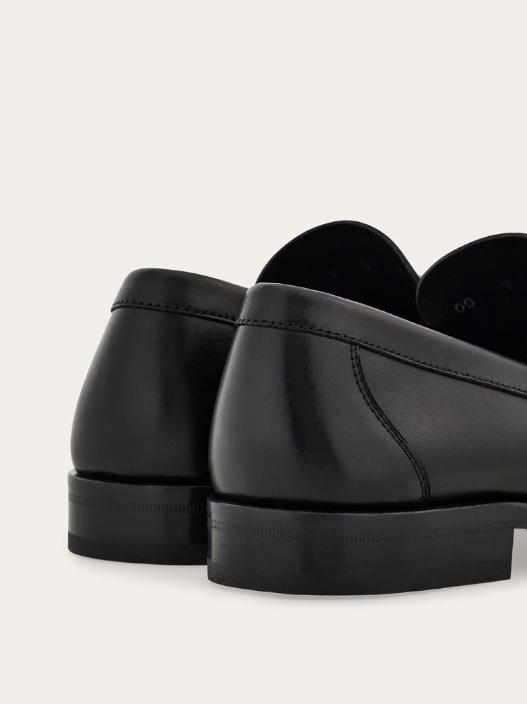 FERRAGAMO MEN'S BLACK LEATHER LOAFER SHOES
