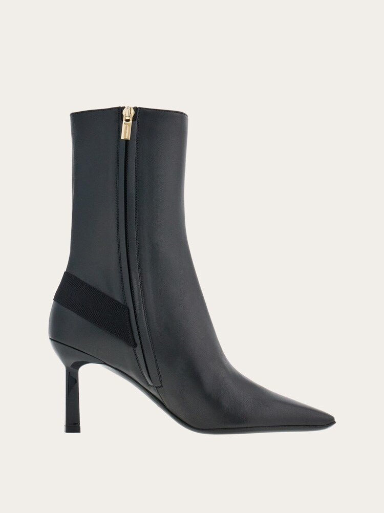FERRAGAMO WOMEN'S BLACK LEATHER POINTED ANKLE BOOTS