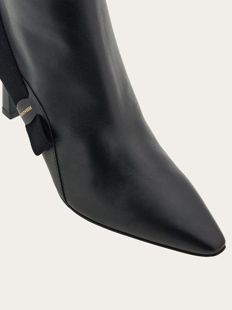 FERRAGAMO WOMEN'S BLACK LEATHER POINTED ANKLE BOOTS