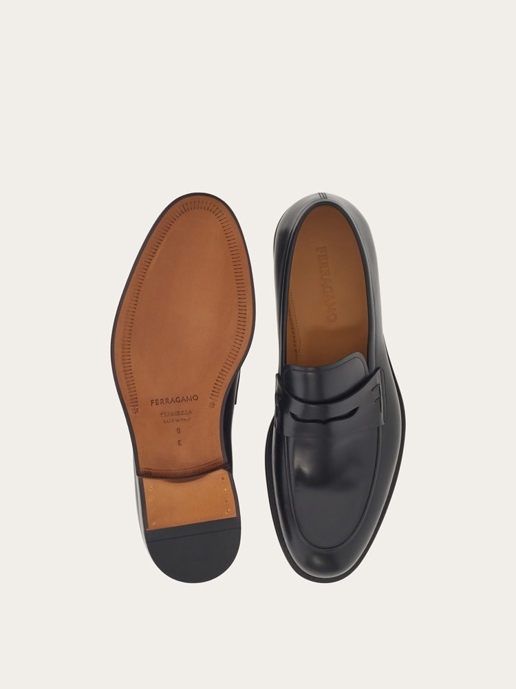 FERRAGAMO MEN'S BLACK CALF LEATHER LOAFERS