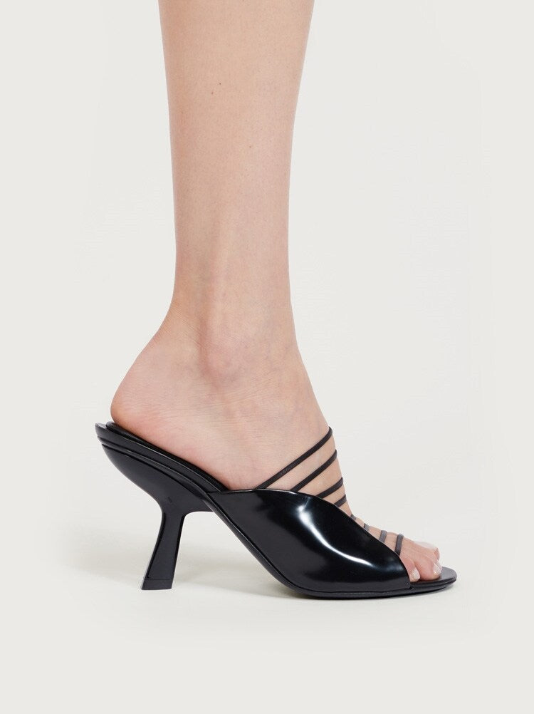 FERRAGAMO WOMEN'S BLACK CALF LEATHER SANDALS