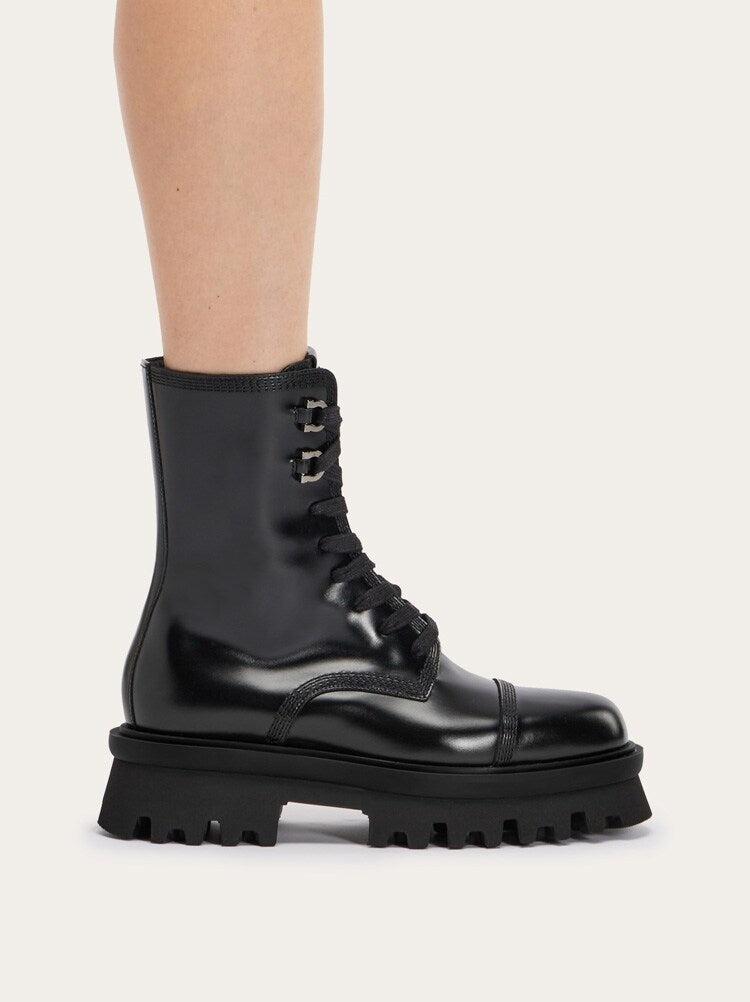 FERRAGAMO WOMEN'S BLACK CALF LEATHER BOOTS