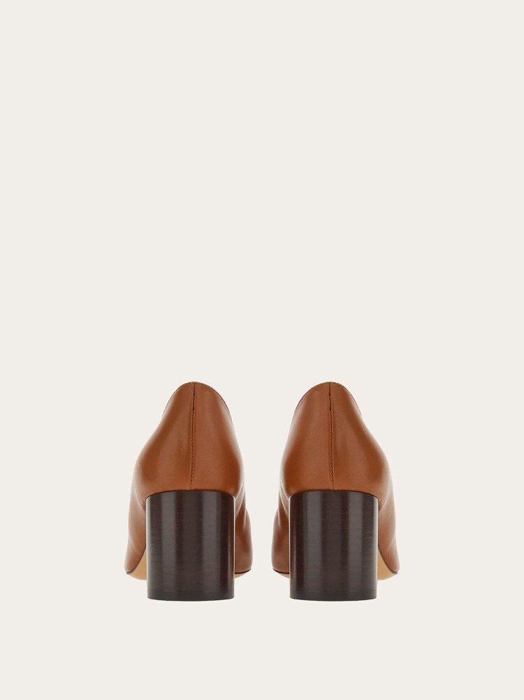 FERRAGAMO WOMEN'S BROWN LAMB LEATHER PUMPS