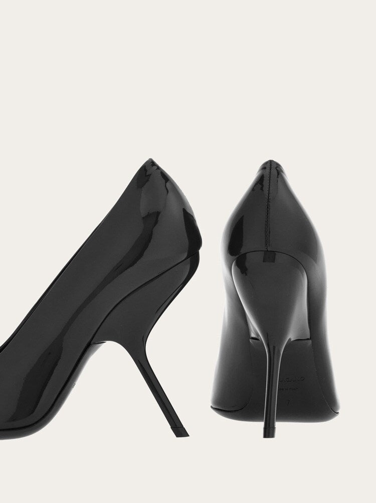 FERRAGAMO WOMEN'S BLACK PATENT LEATHER SHOES