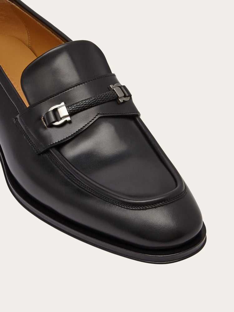 FERRAGAMO MEN'S BLACK CALF LEATHER LOAFERS