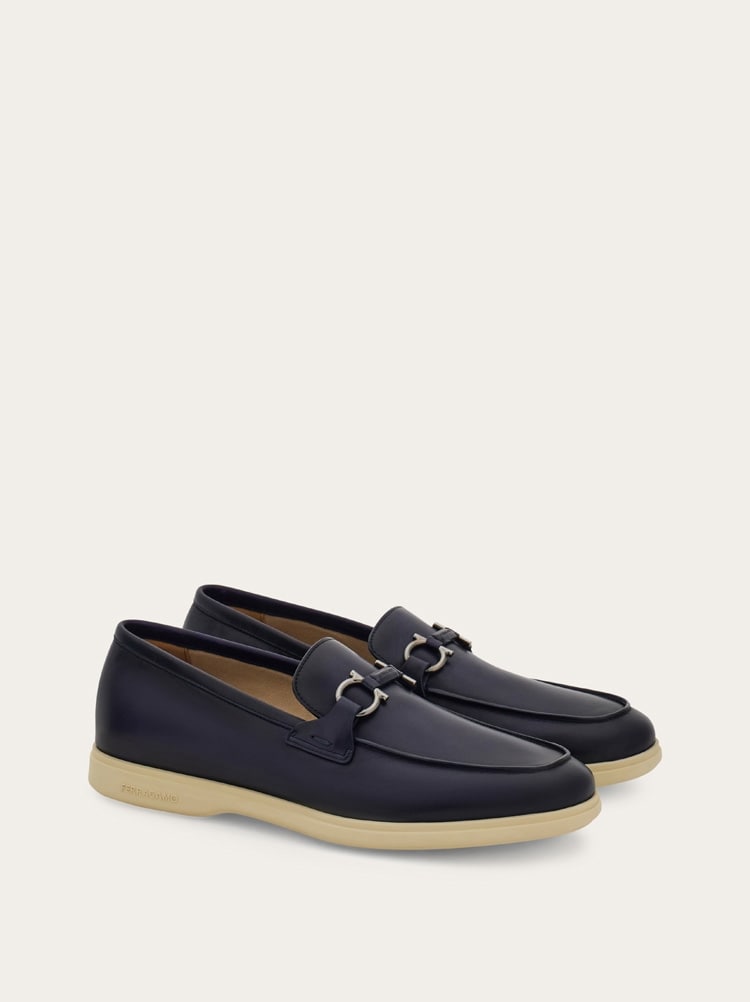 FERRAGAMO MEN'S NAVY CALF LEATHER LOAFERS