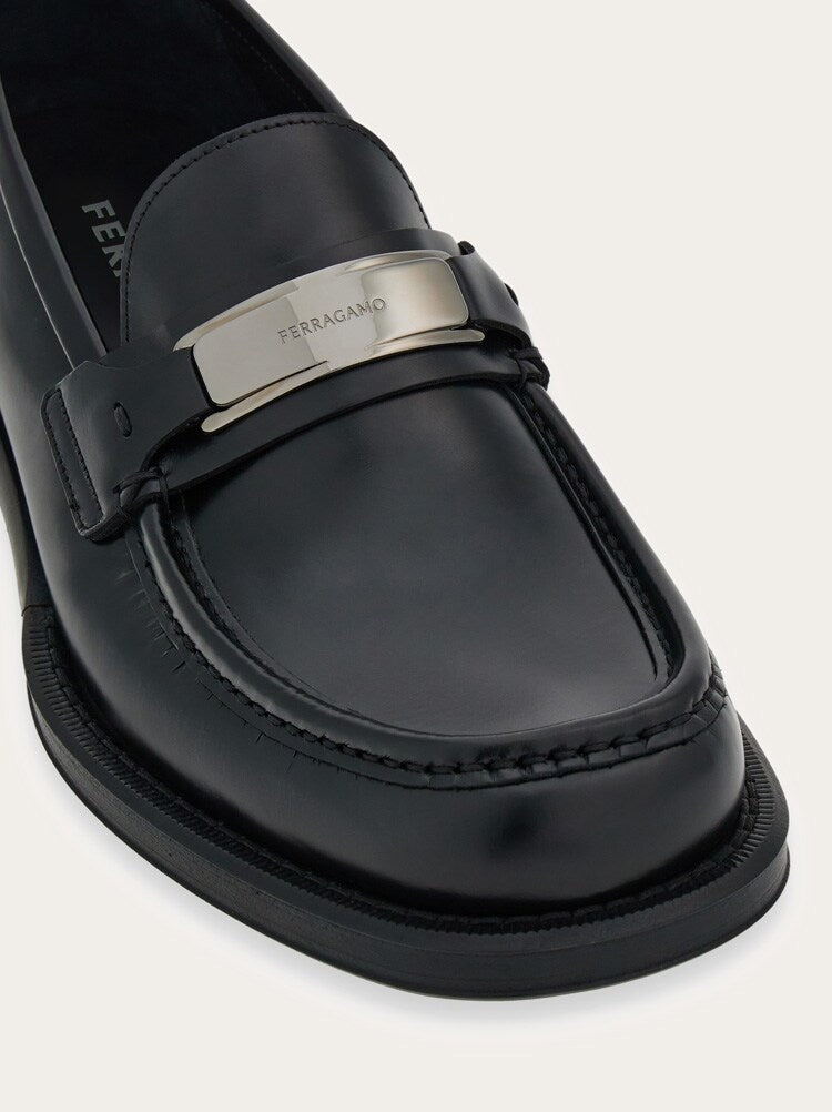 FERRAGAMO MEN'S BLACK CALF LEATHER LOAFERS